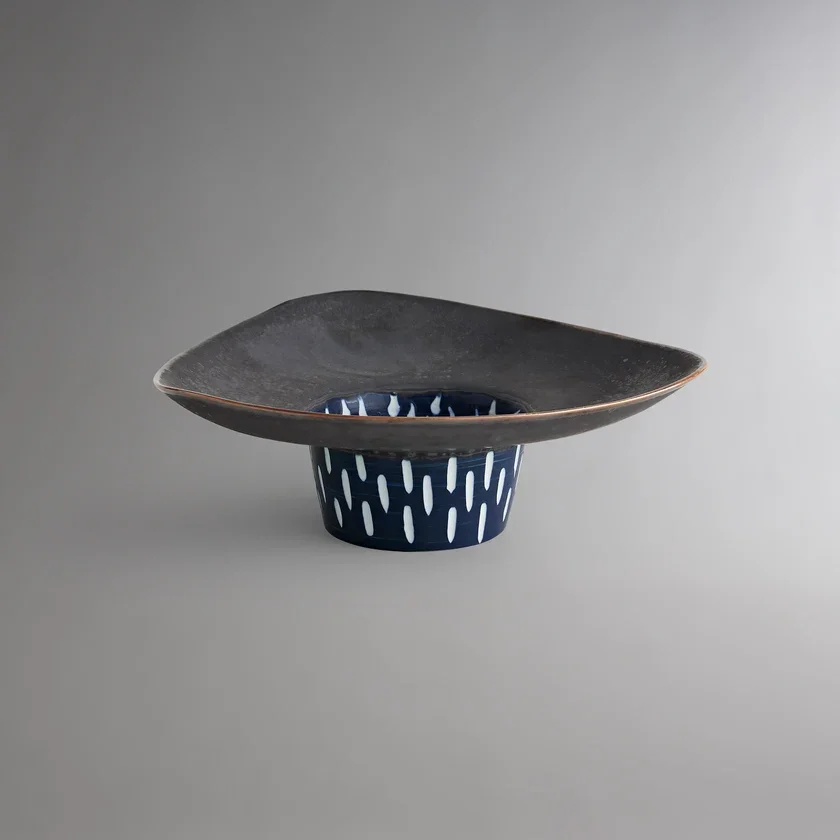 THE NARRATIVE ARC COLLECTION |
TRICORNE Centerpiece