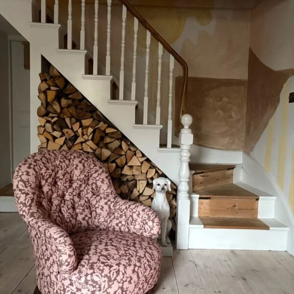 IFORD FLORAL IN SIENNA PINK - FABRIC
Iford evolved from a piece of antique fabric picked up at Portobello market, Kate worked on the motifs and developed the pattern over several months playing around with different scales, Iford (pronounced eye ford