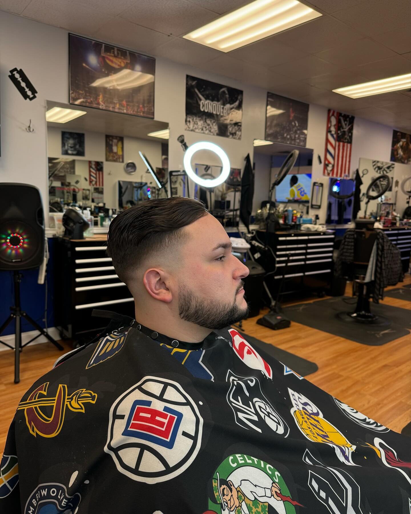 #blendz401💈@blendz401 @mikelopezthebarber #💈#✂️#barber#andis#401#illuzien#401barbershop#eastprovidencebarber#barbering#blendz401#barberworld#freshcut#fresh#barbernation#barbergame#fade#rhodeisland#barbershop#yourbarberconnect#barbersarehiphop#ctbar