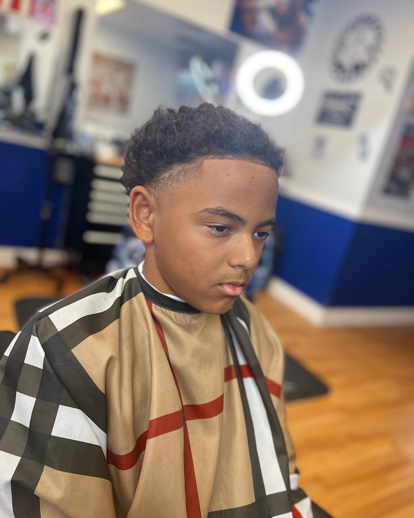 ⚓️ Elz&bull;DaBarber 💈
Walk Ins Welcome / Appointments 🗓
188 Taunton Ave East Prov #401-632-0283