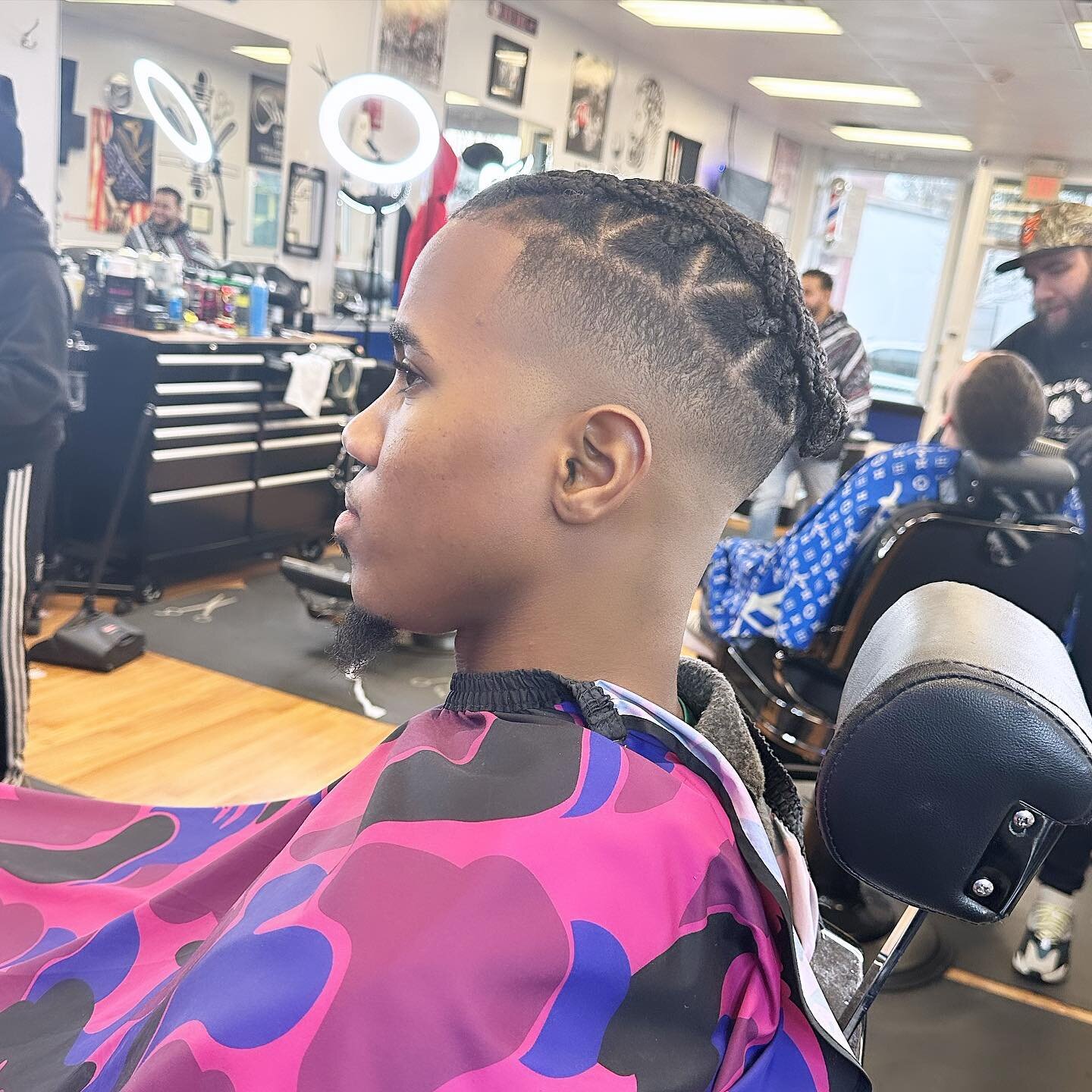 &ldquo;Too_tapered&rdquo; Book your appointments. #tootapered #natural #blendz401💈#oceanstatebarber #osbahaircuts #barbershopconnect #barbershop #barber #iphone #iphonepics #taper #beard #barbersarehiphop #curlsponge #pacinossignatureline #pacinos #