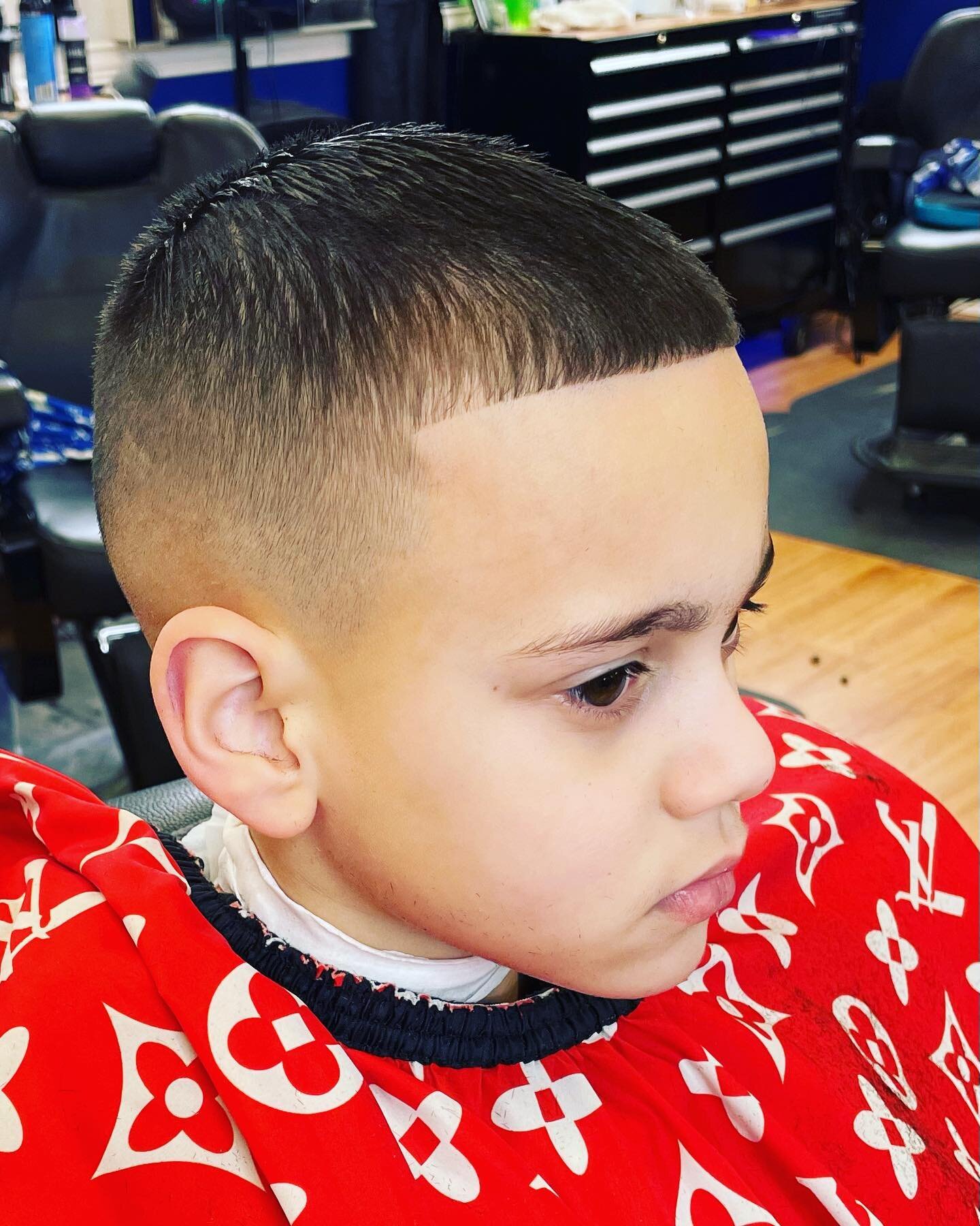 Big Transformation today. This guy left the little boy cut in the past today. Stepped it up wit the low fade! @jay_gomez_750i #lowfade #skinfade #lineup #fresh #barberlife #barbershop #barberhustle #blendz401💈 @blendz401