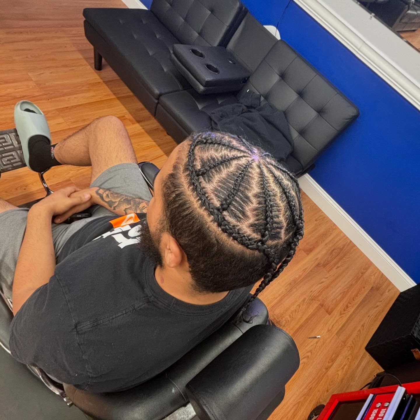 A freestyle I did today😏 I wish I got a full video but they still turned out fyeeee🔥🔥

Best braider in EP period🤌🏼

#gyannastyles #blendz401 #rhodeisland #eastprovidence #ribarbershop #ribraider #pvdbraider #barbershop #braids #braider #mensbrai