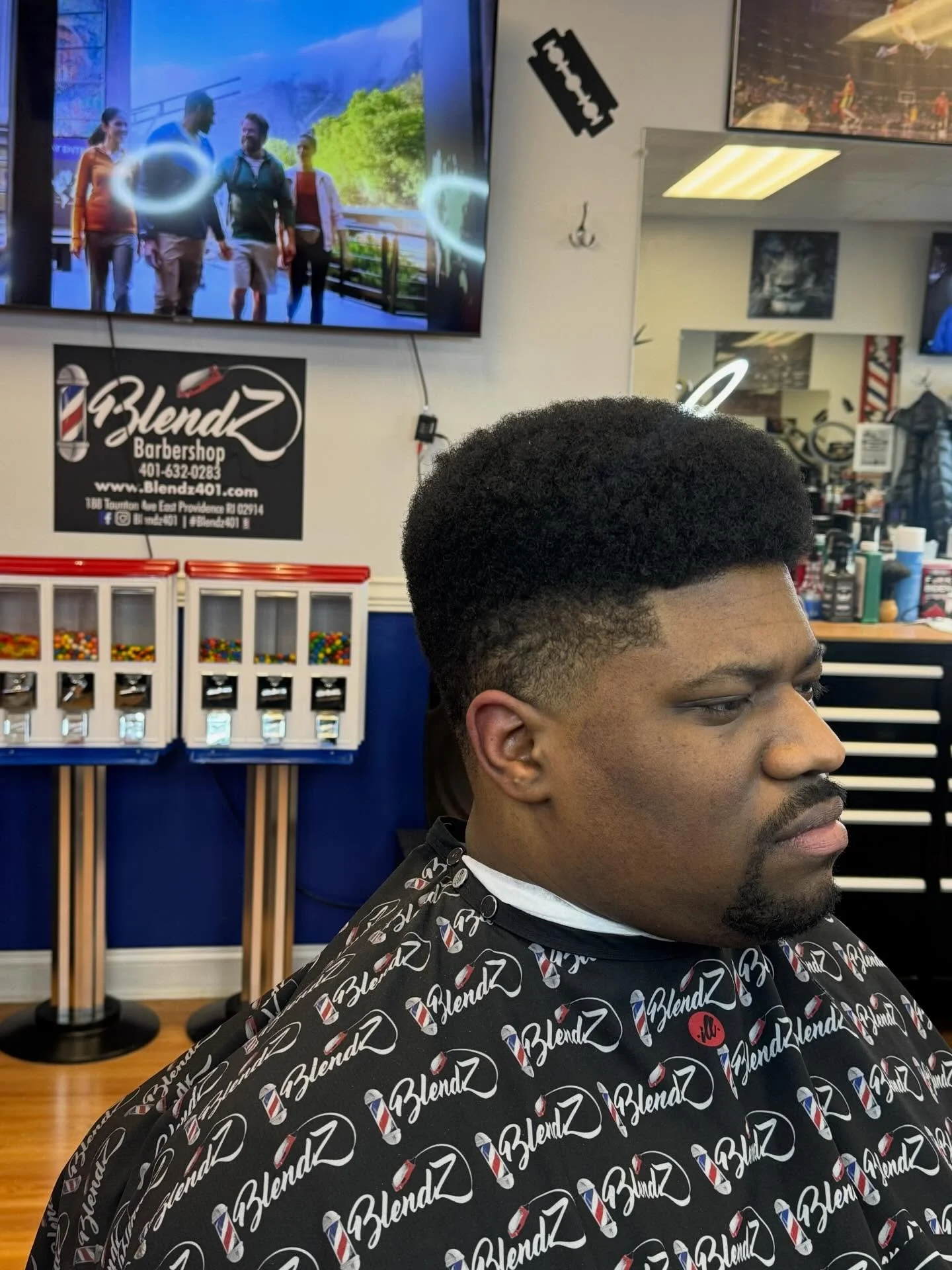Welcome to the Blendz Barbershop page! Blendz Barbershop has 2 floors, with extremely talented, versatile barbers located right in East Providence Rhode Island. @blendz401

💈💈Follow like and share to see and support our barbers for their work!💈💈
