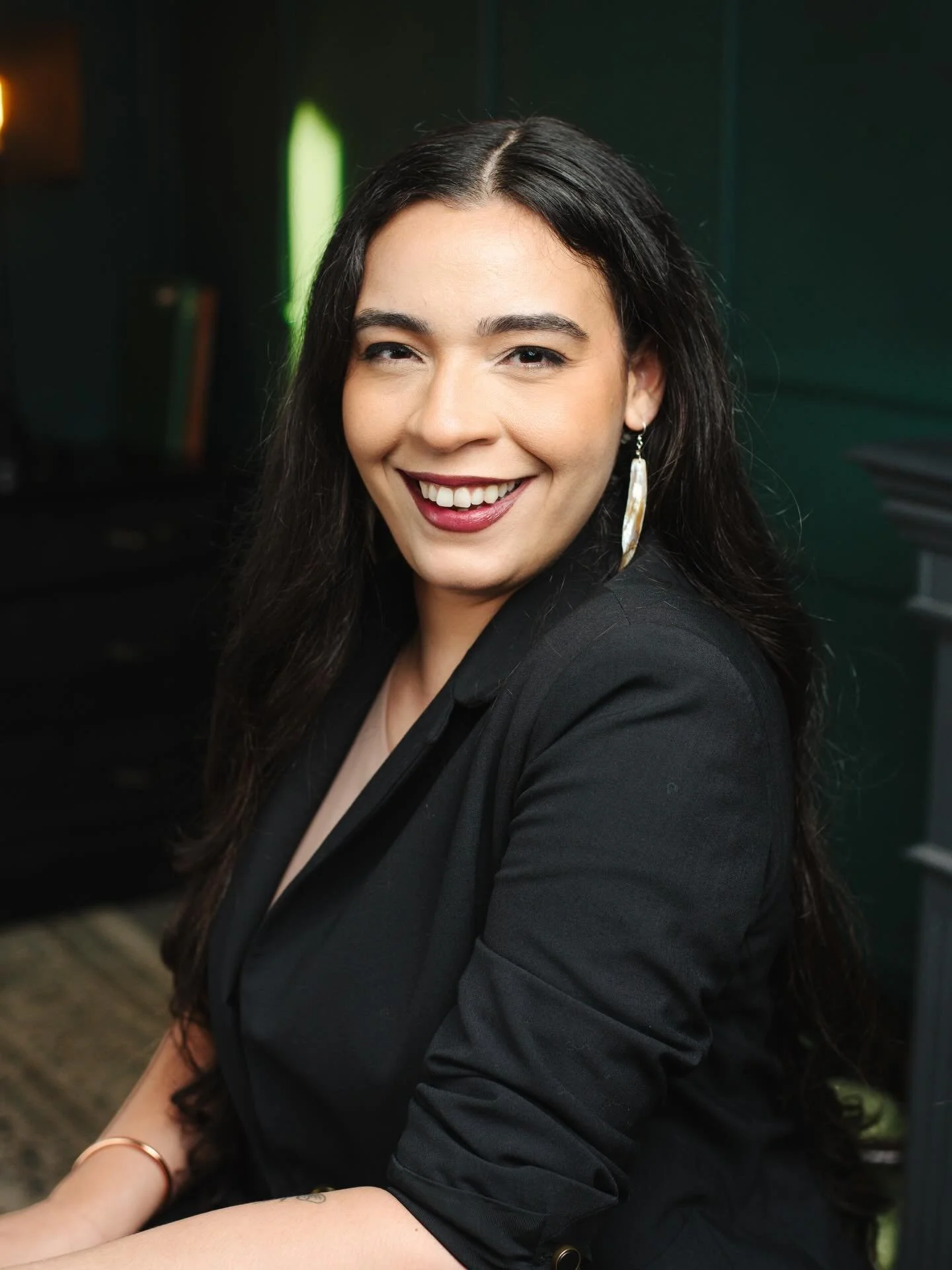 Meku:huk! Hello again to all the wonderful new folks I&rsquo;ve met at AWP and recent events! I&rsquo;d like to (re)introduce myself. 

My name is Dominique Daye Hunter (she/her). I live in &Scaron;aunhuntakot (Durham, NC) and work everywhere. 

As a