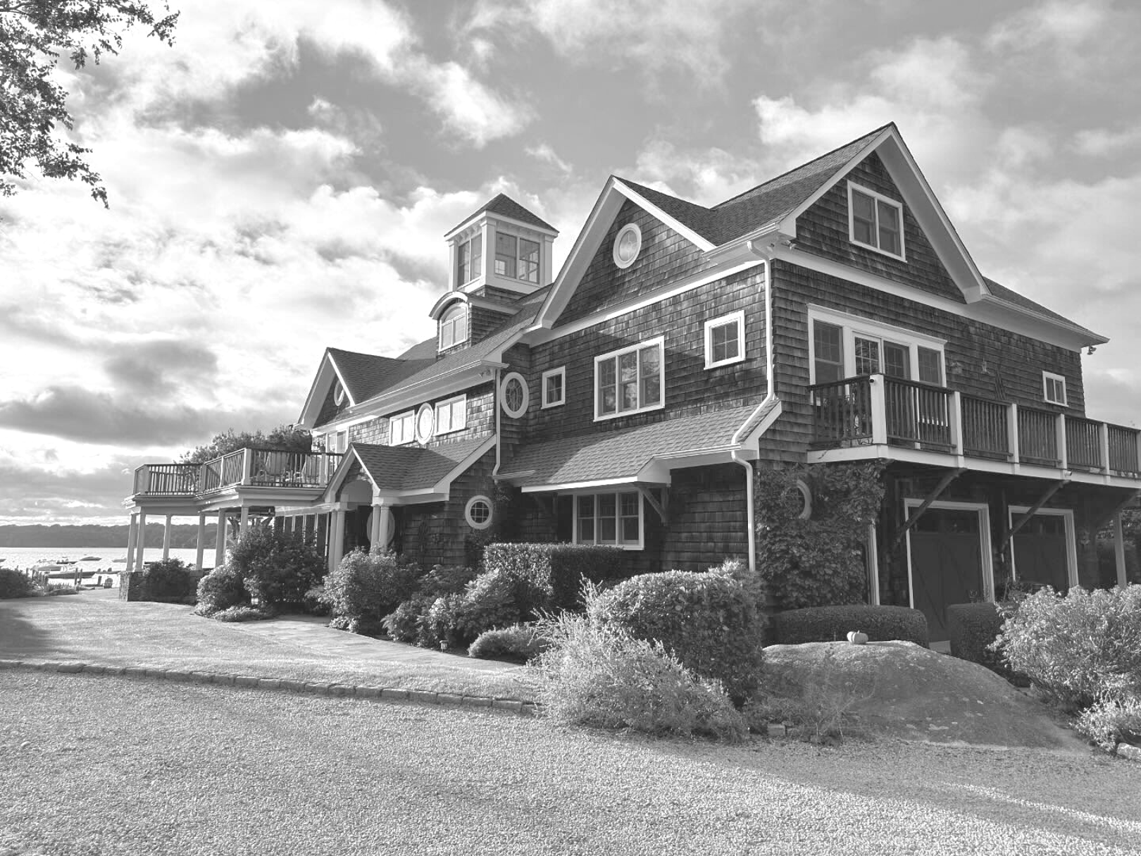 soloncustombuilding.com