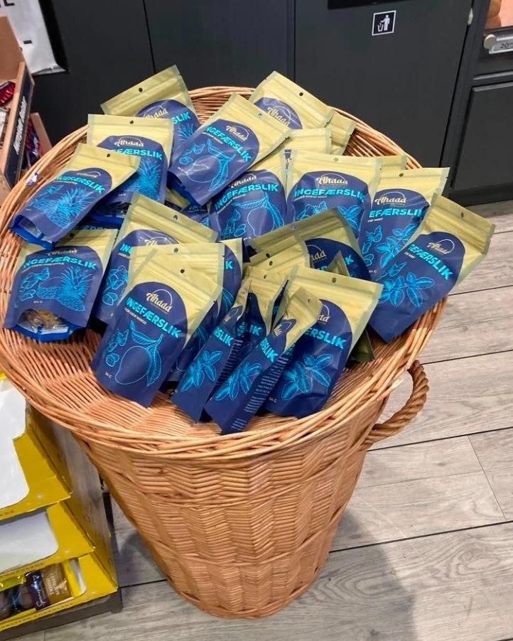 Nogle gange er det de sm&aring; produkter, der overrasker mest 🫚

Vi havde en god fornemmelse.

Men vi m&aring; indr&oslash;mme, at vores ingef&aelig;rslik er blevet taget endnu bedre imod, end vi havde turdet h&aring;be p&aring;.

Det er is&aelig;r