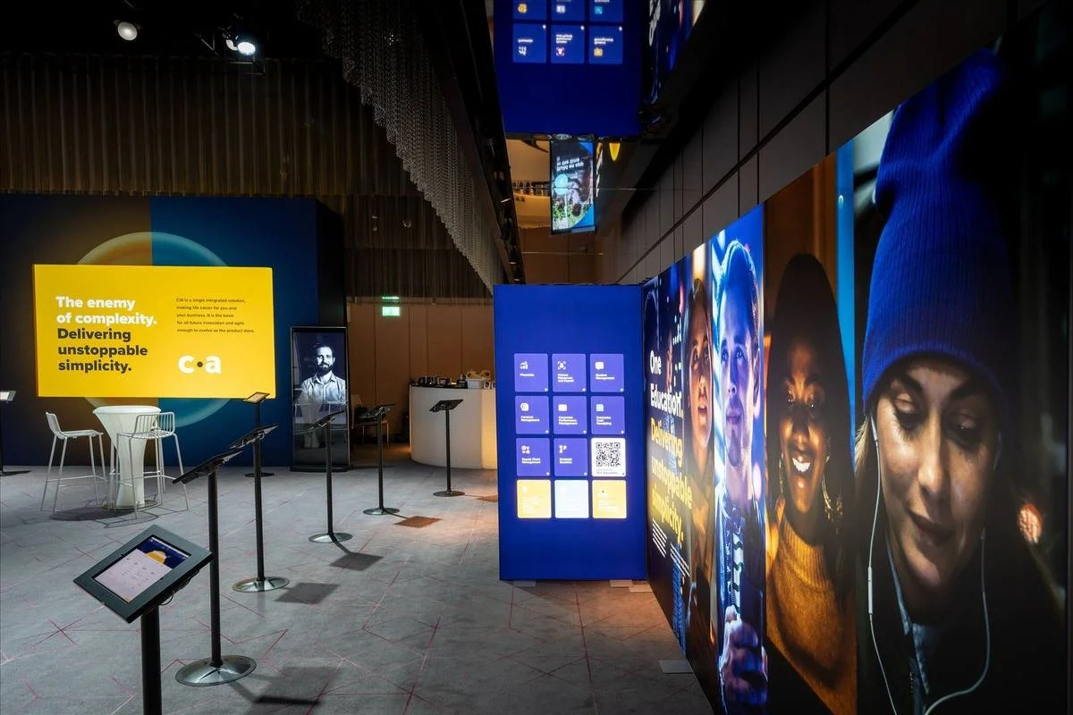 Branded zones with curved graphic walls