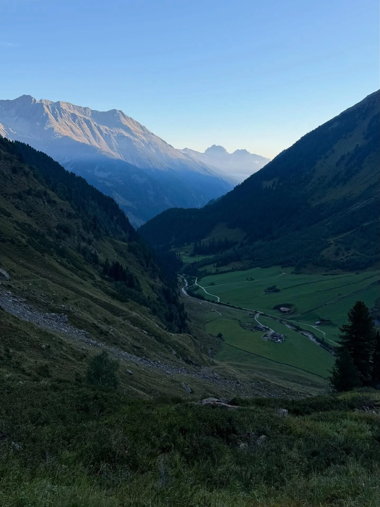 Seven Summit Wilder Freiger ⛰️⛏️
Was für eine abwechslungsreiche und grandiose Tour auf über 3.400 Meter. 
Mit was man belohnt wird?
- Einem atemberaubenden Ausblick bis weit nach Österreich und Italien
- Das @becherhaus.it.3195m.sue
