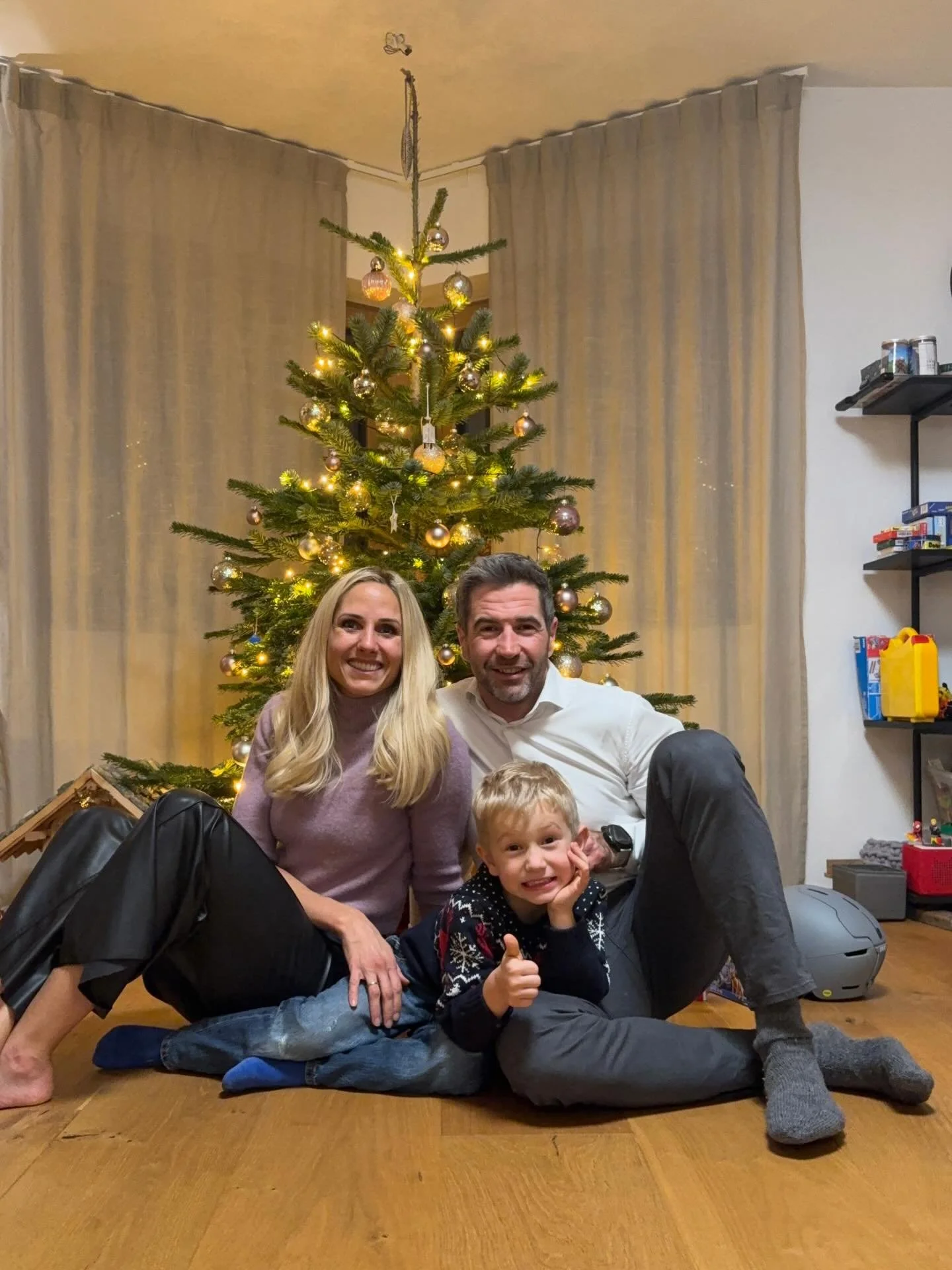 Wir w&uuml;nschen euch allen frohe, friedliche und erholsame Weihnachtsfeiertage mit euren Lieben! 🎄🎁❤️ Eure Familie Chwojan ☺️