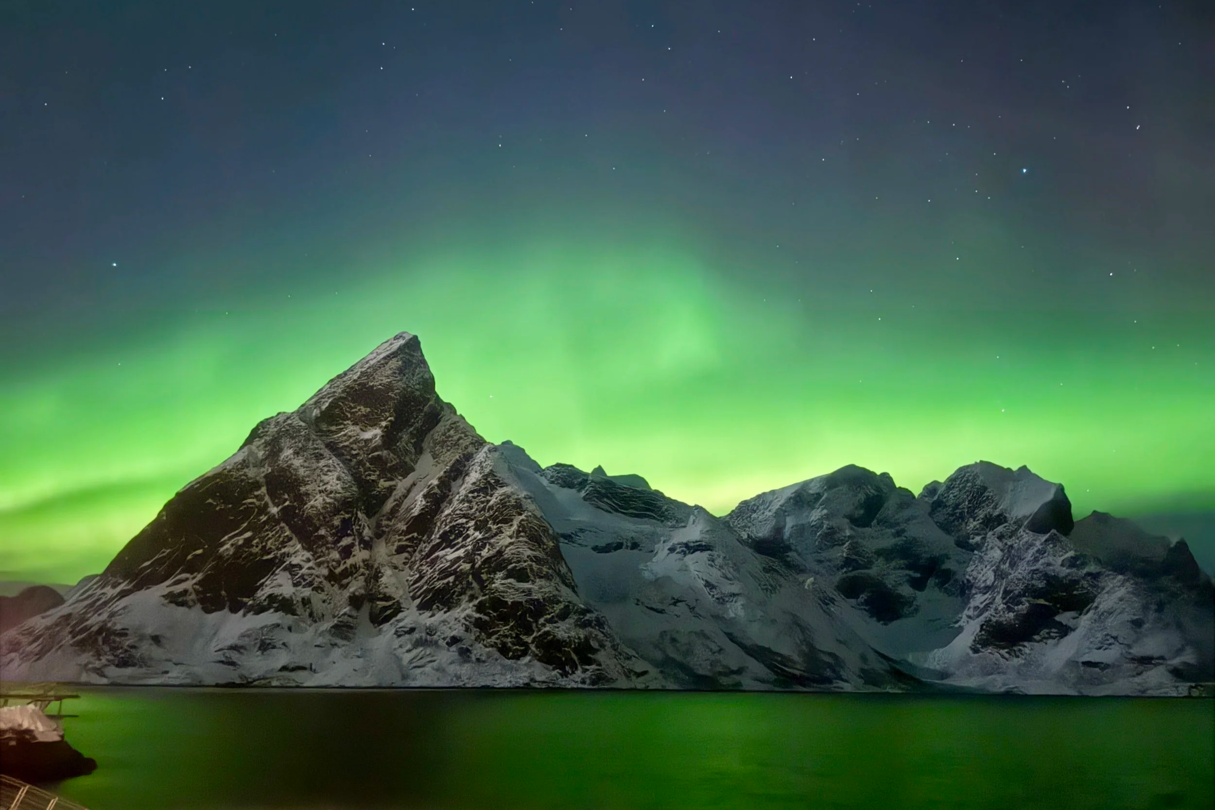 northern lights in reine lofoten