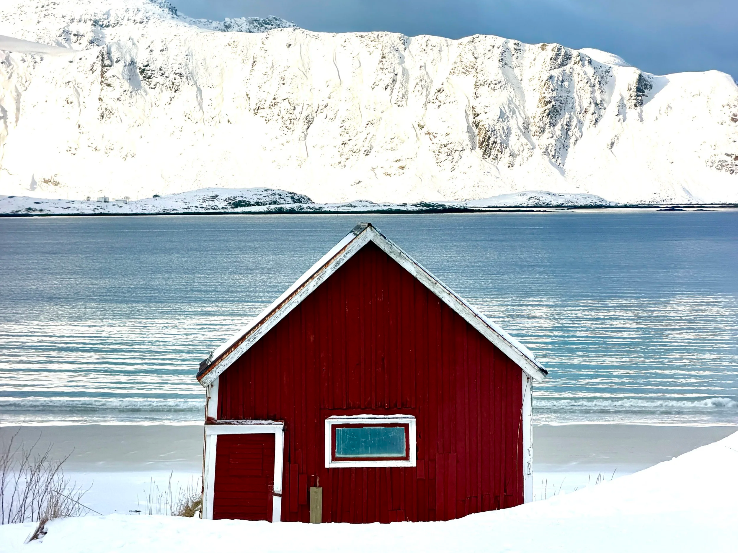 red hut ramberg beach lofoten
