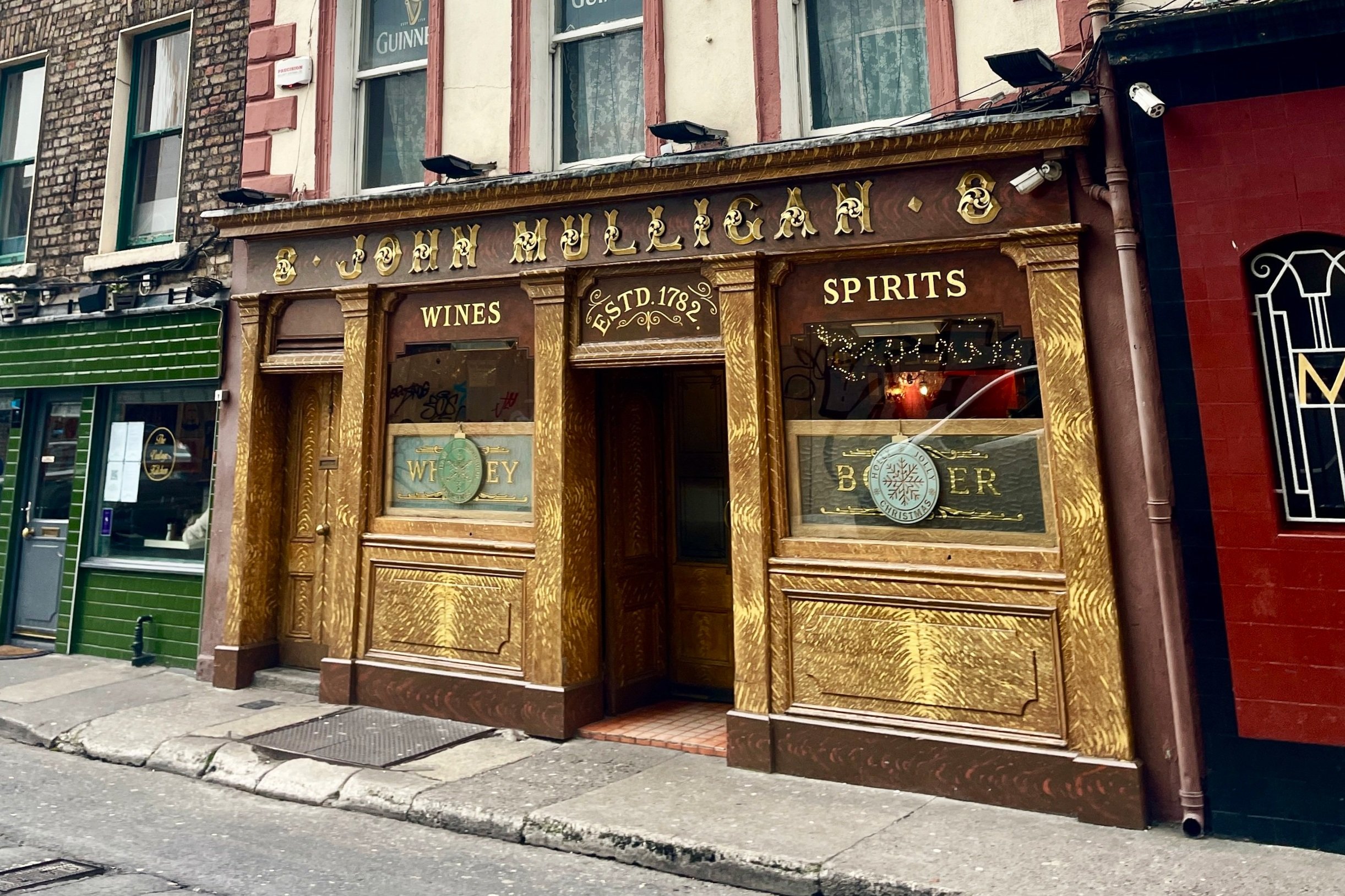 traditional pub in dublin