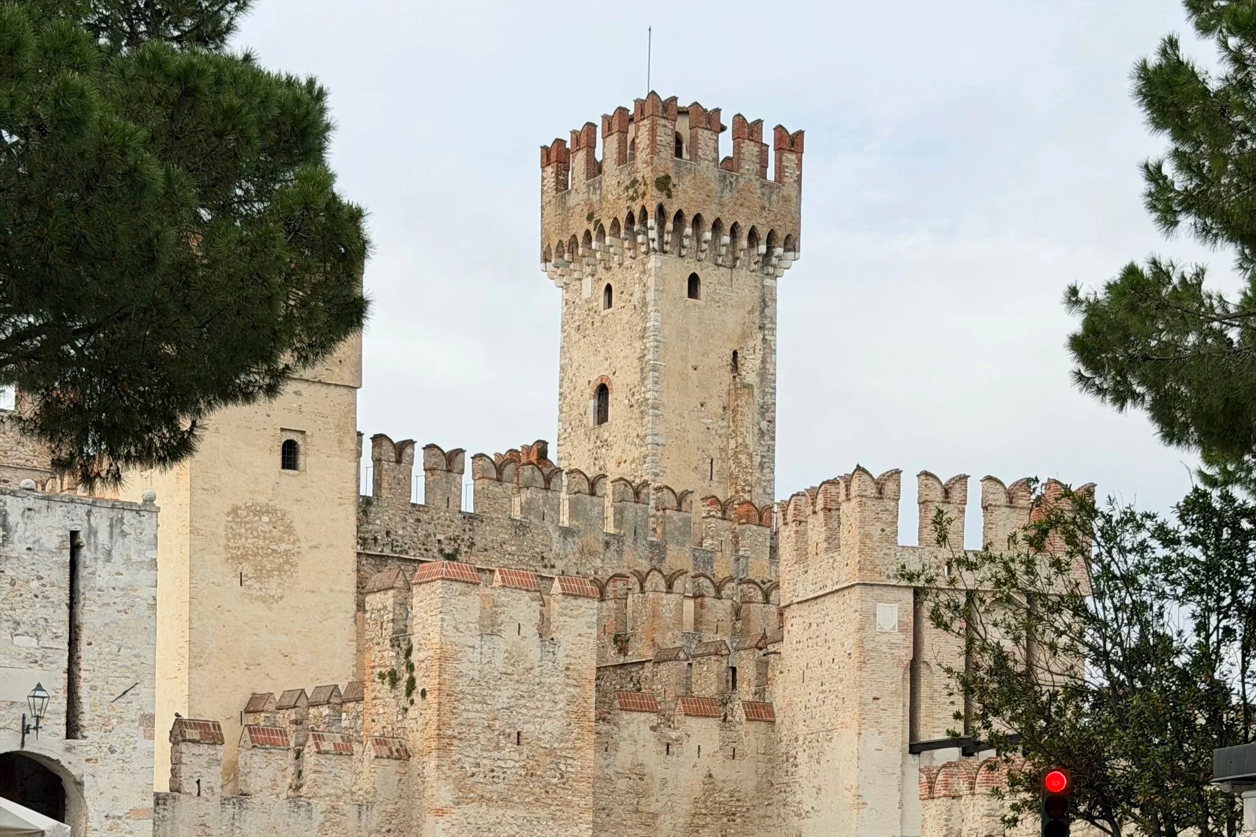 sirmione castle lake garda