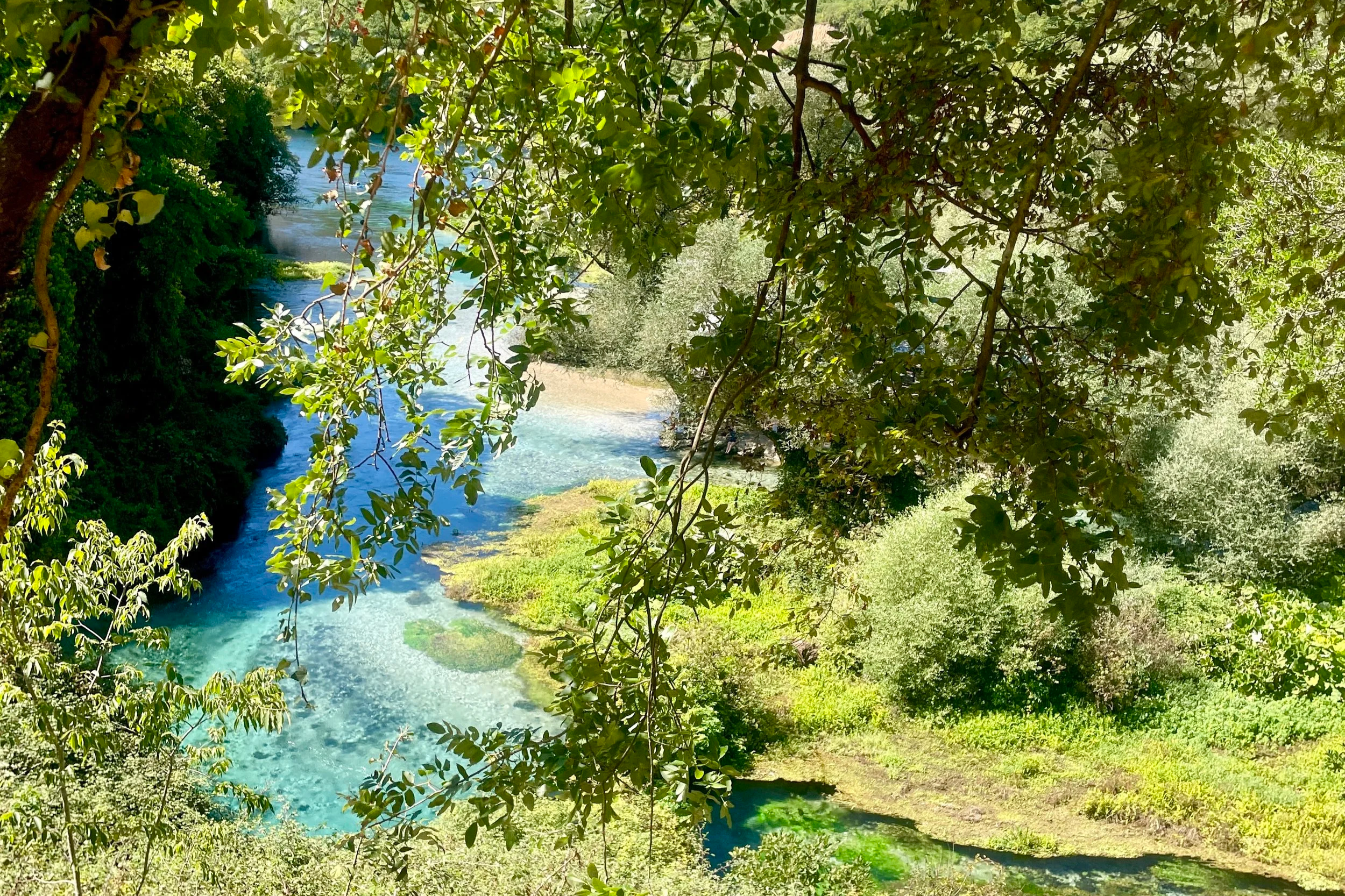 the blue eye sarande