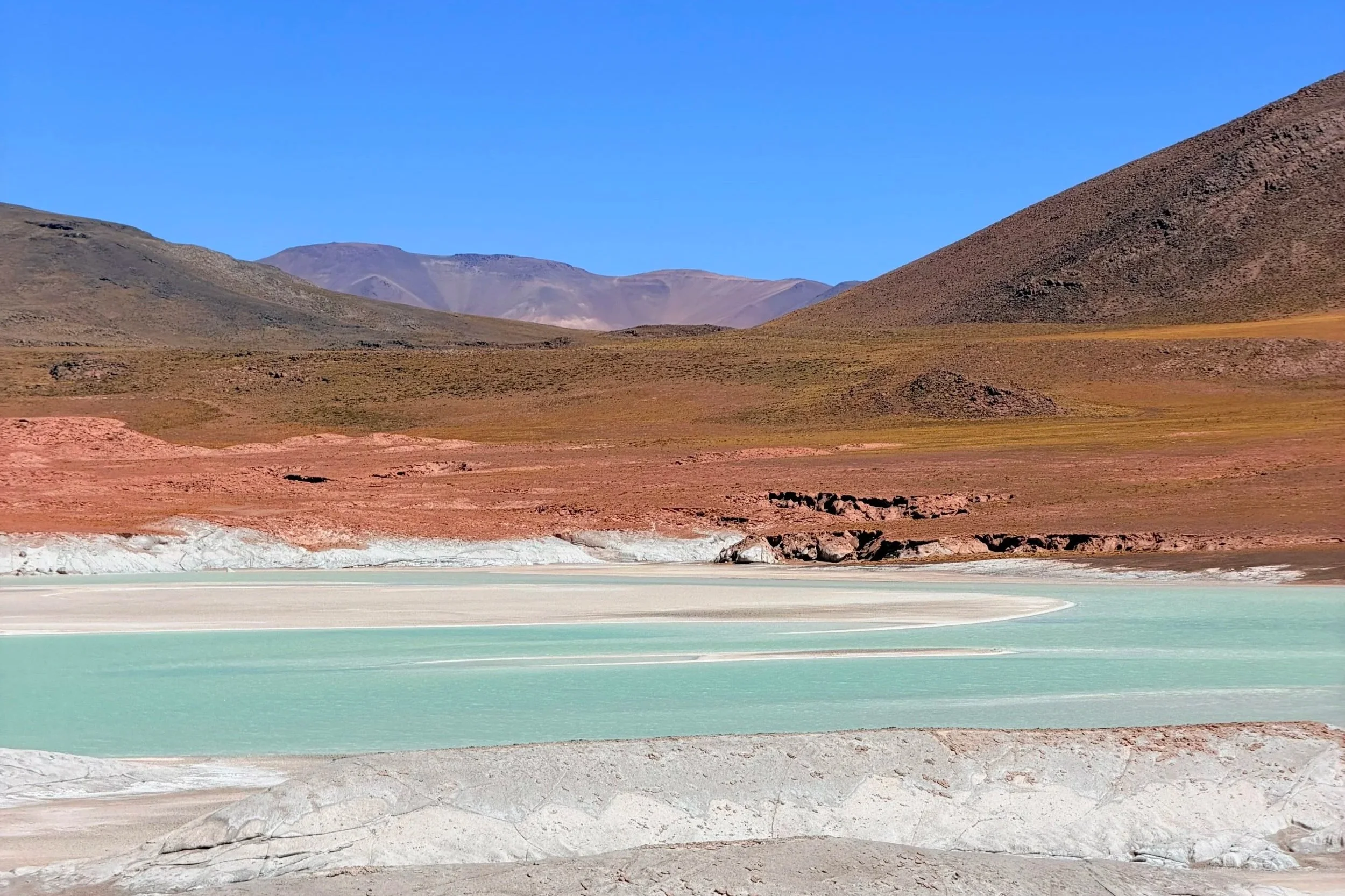 salar de talar piedras rojas