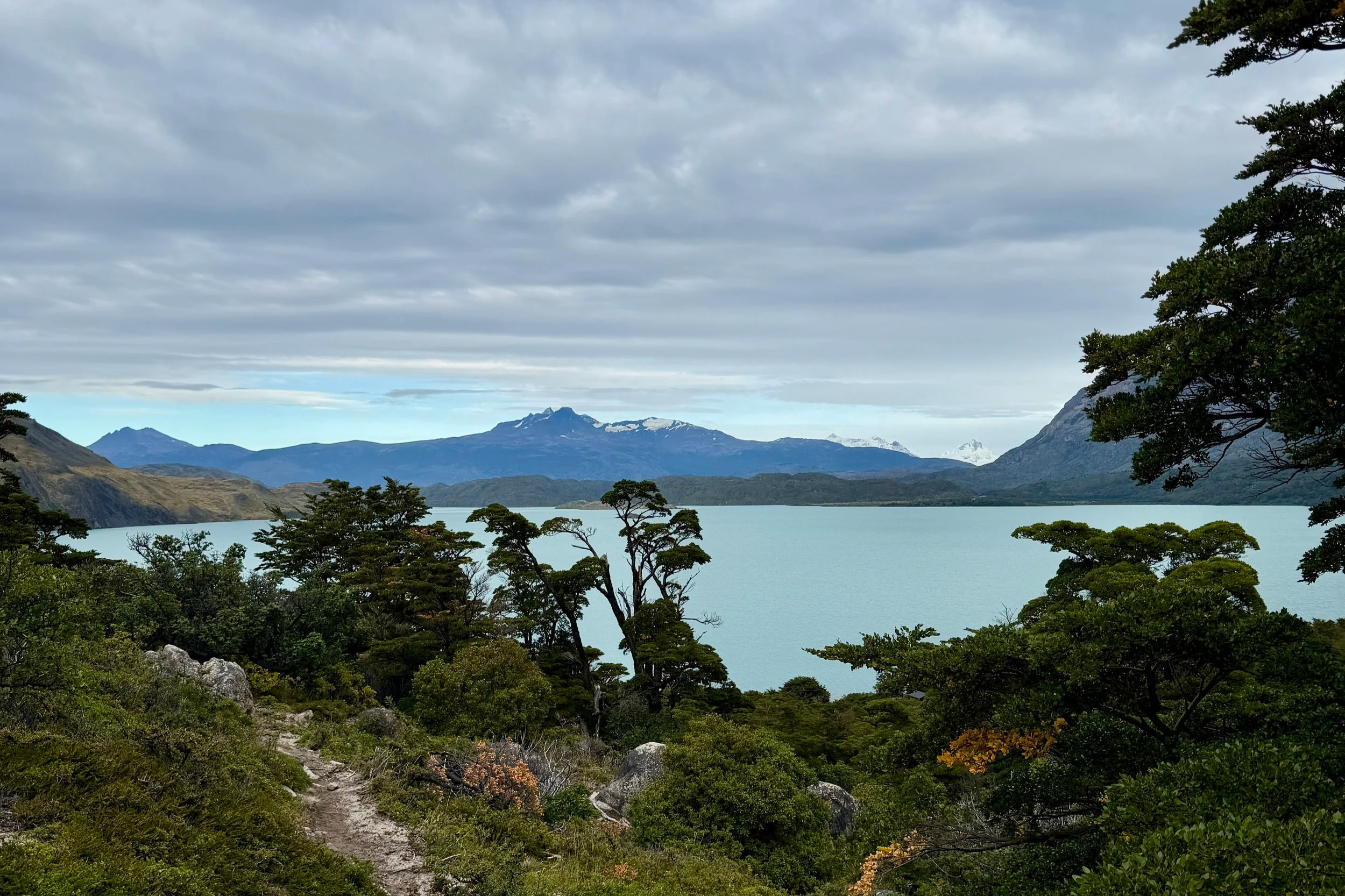 lake view hike patagonia