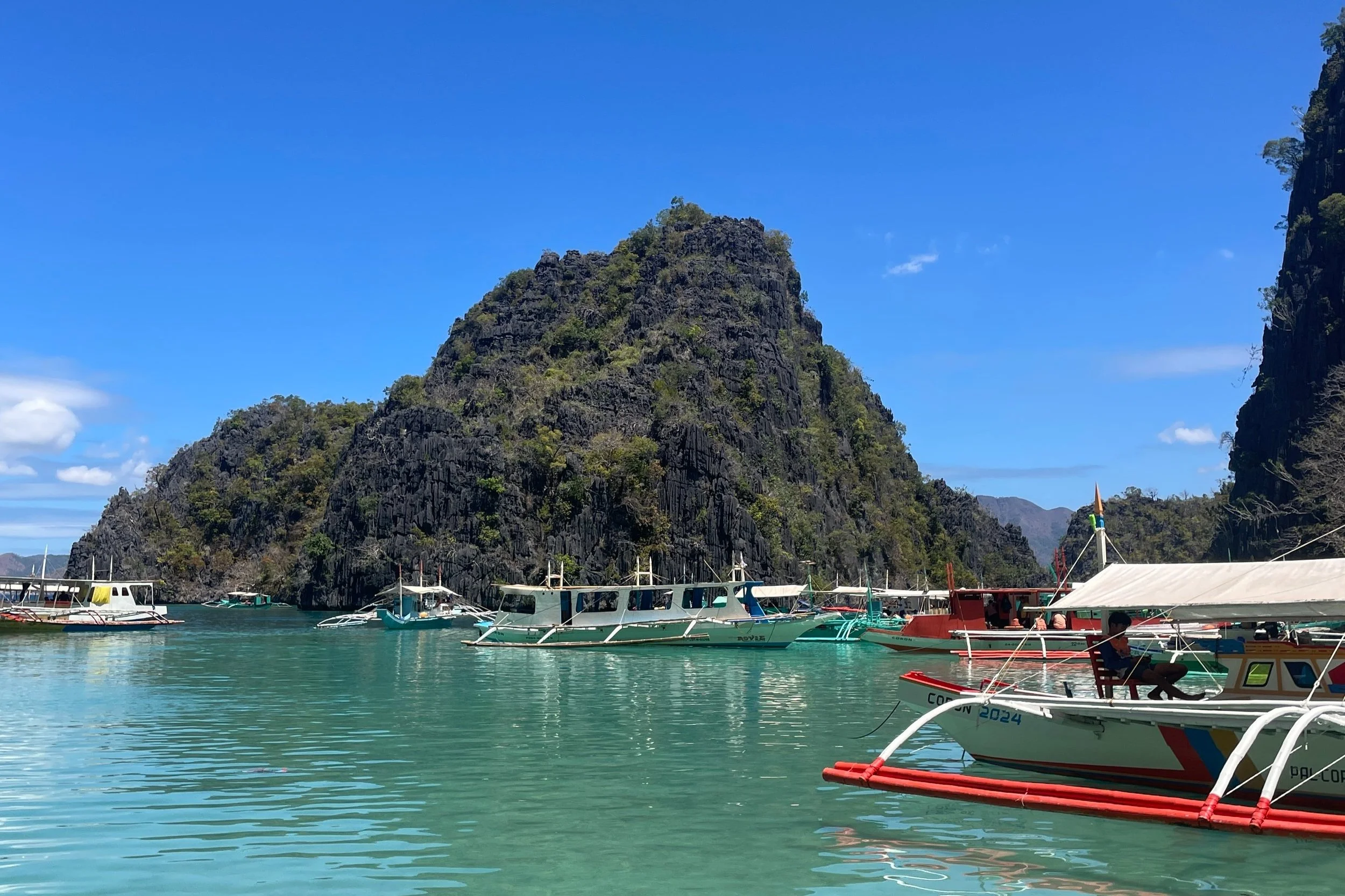 island hopping in the philippines
