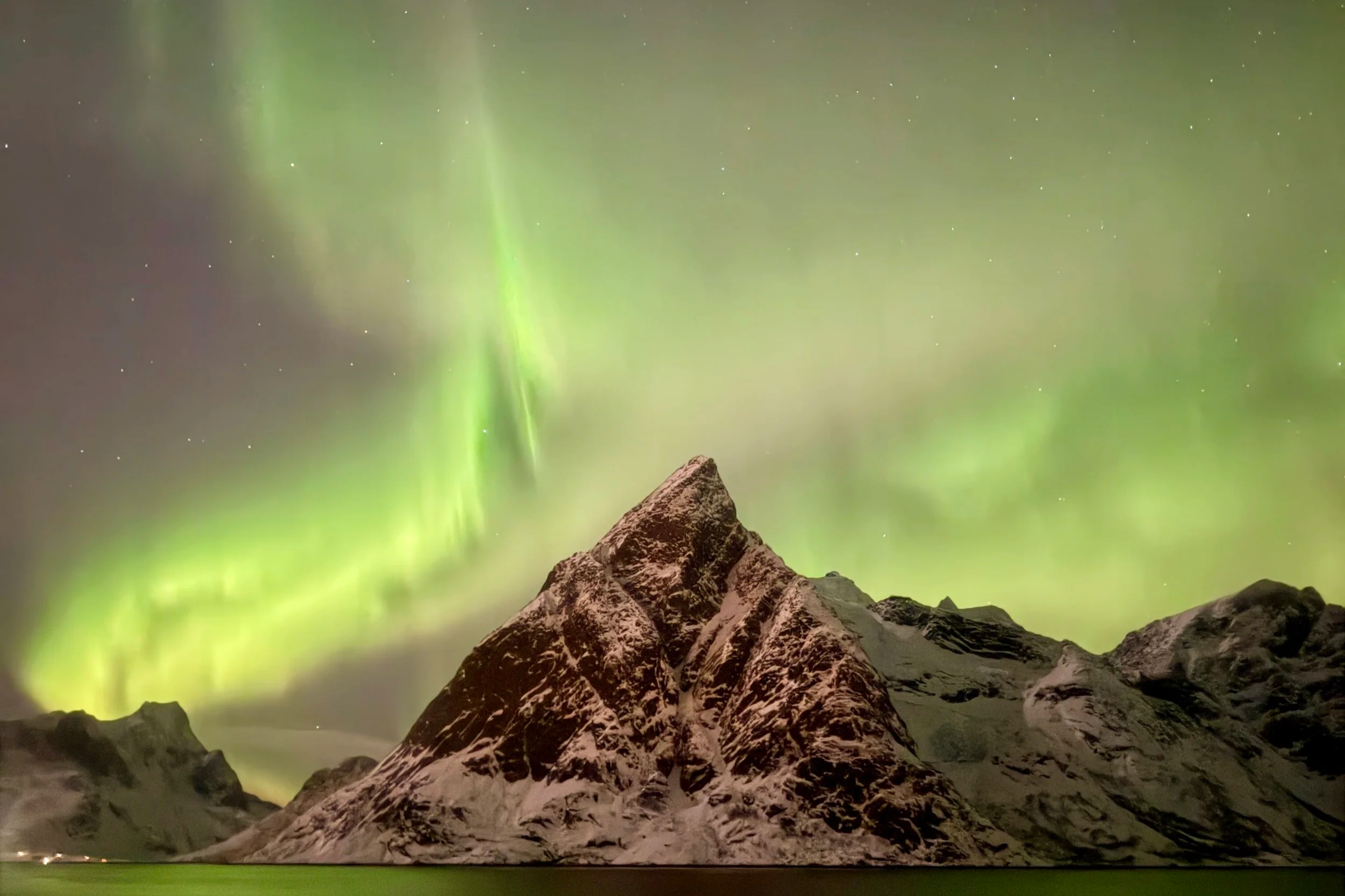 northern lights in the lofoten islands