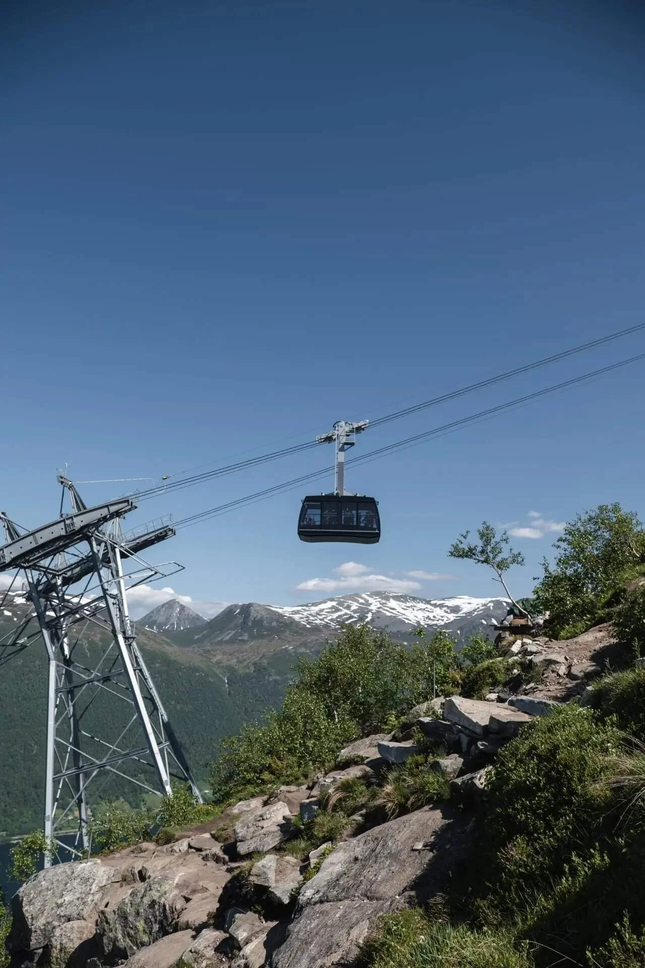 sfhs-gondol på vei oppover.jpg