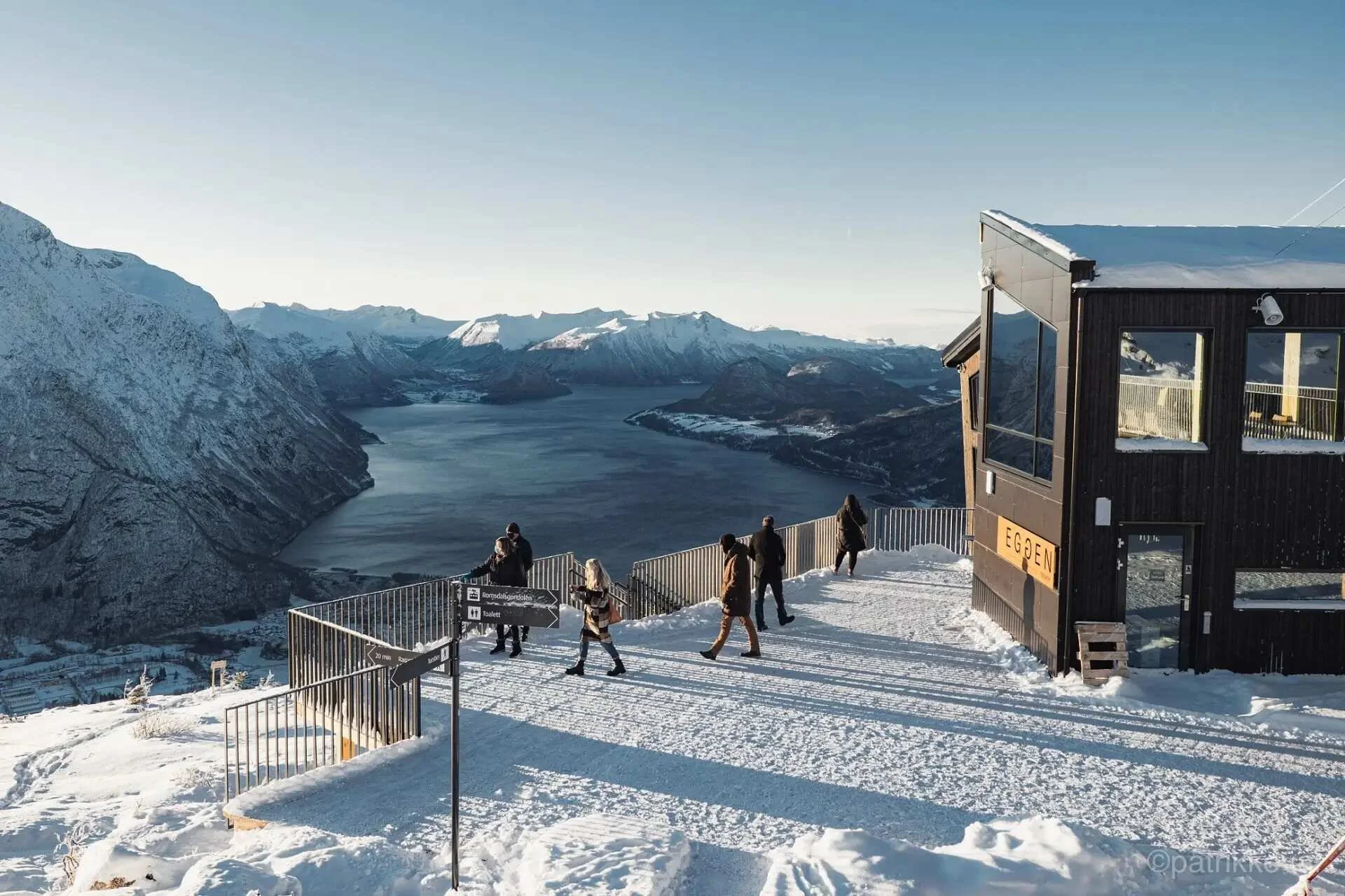 sfhs-snødekt bakke og landskap på toppen av Eggen.jpg