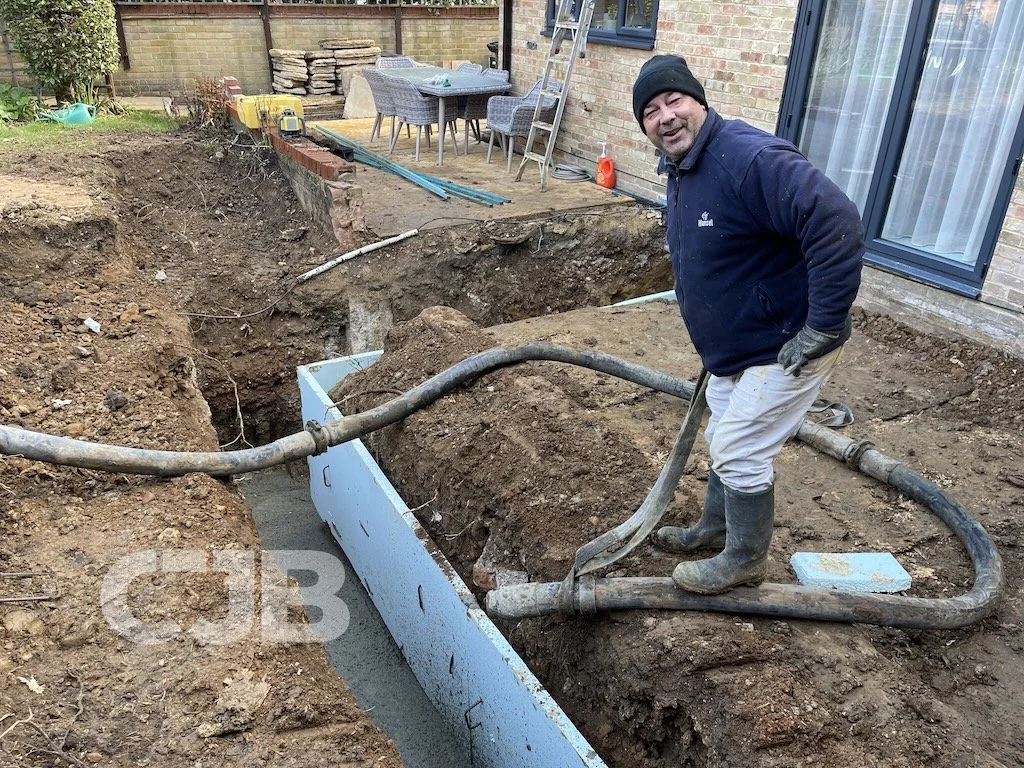 CJB Extension in Walkern Hertfordshire, concrtete pour-2.JPG