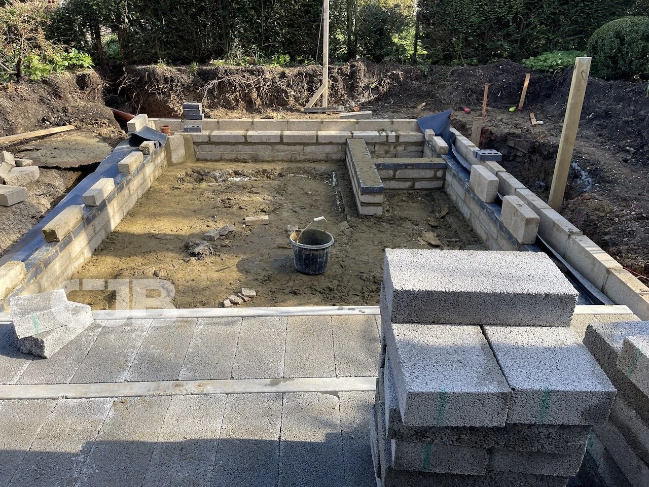 Rustling End, Hitchin extension, sub structure