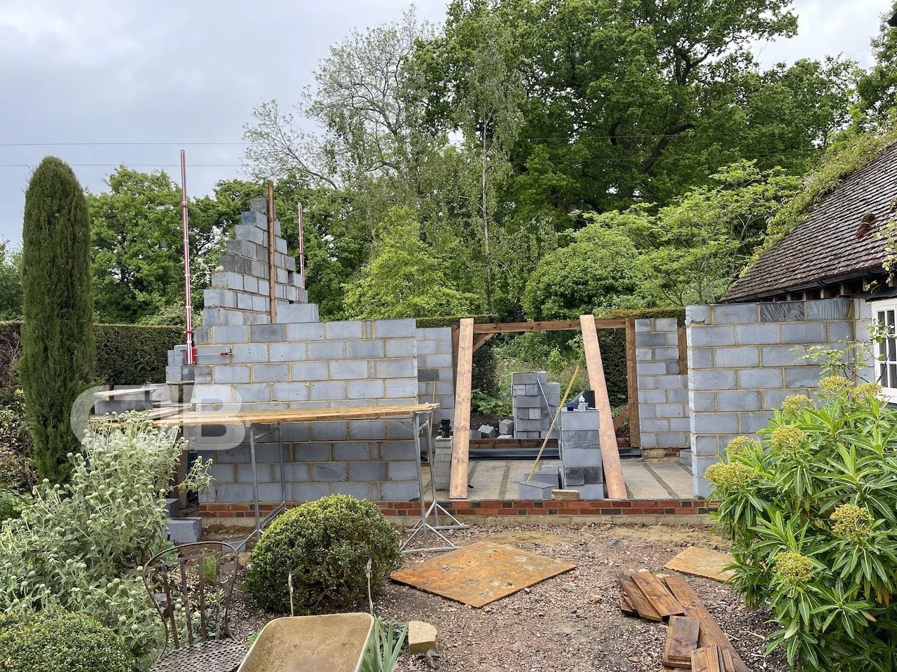 Rustling End, Hitchin extension, structure