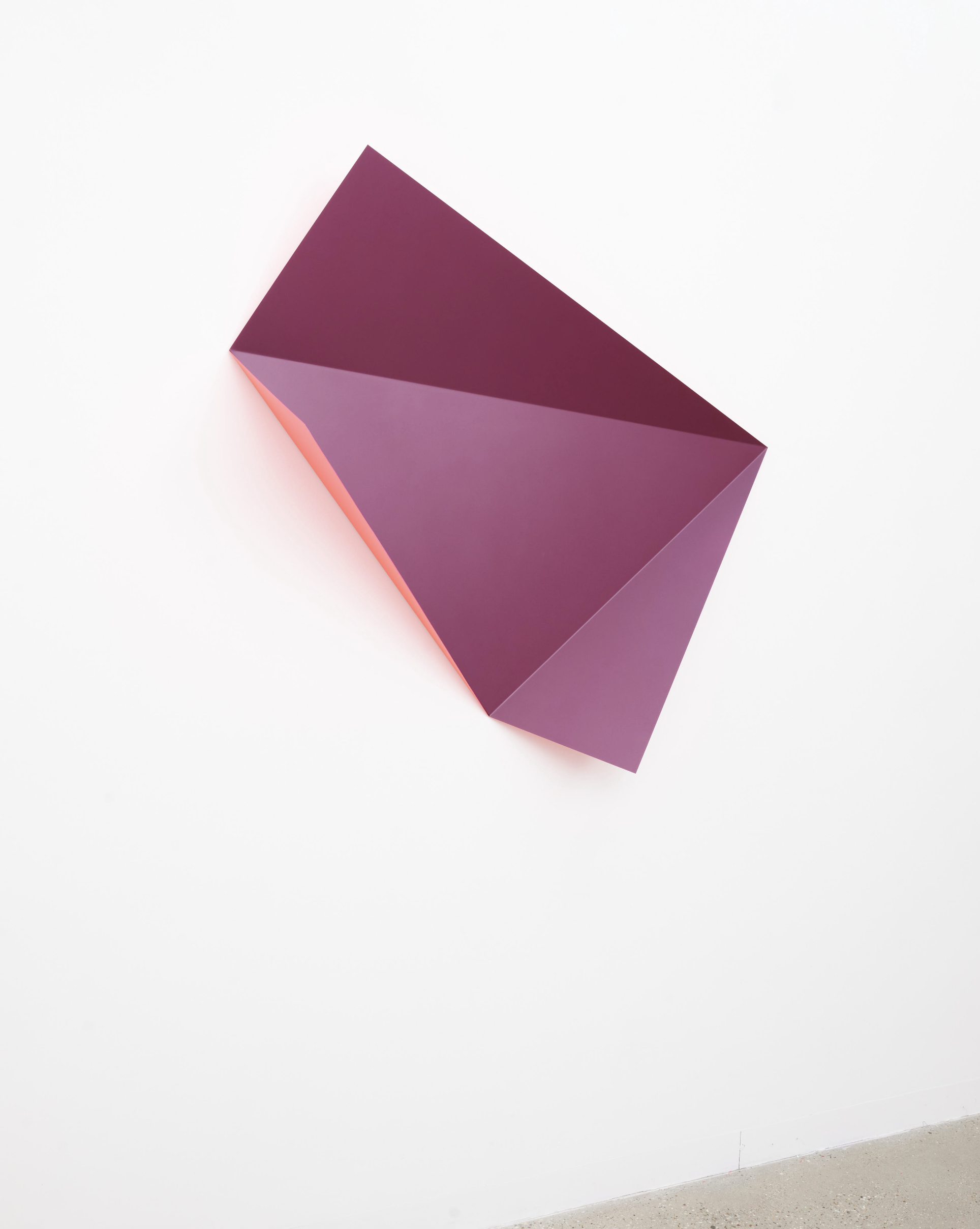 No.1644 L Fold , 2026, Paint on mirror finish stainless steel, 130 x 135 x 37cm