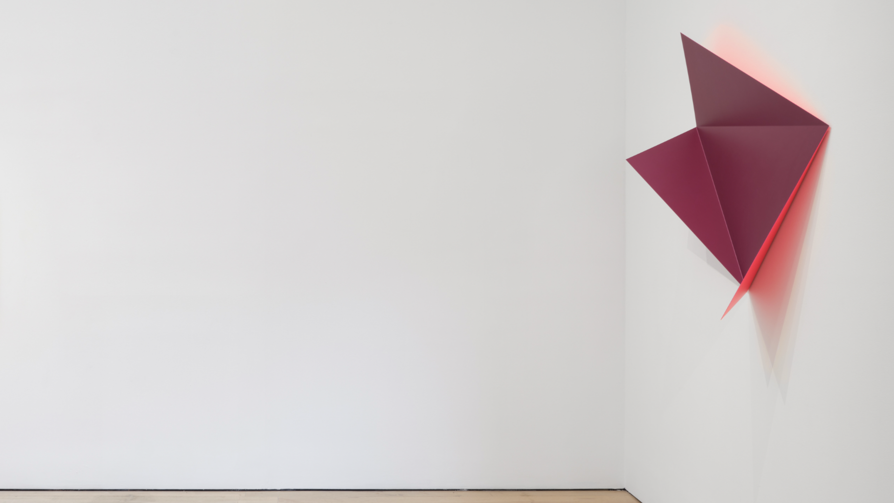 No.1644 L Fold , 2026, Paint on mirror finish stainless steel, 130 x 135 x 37