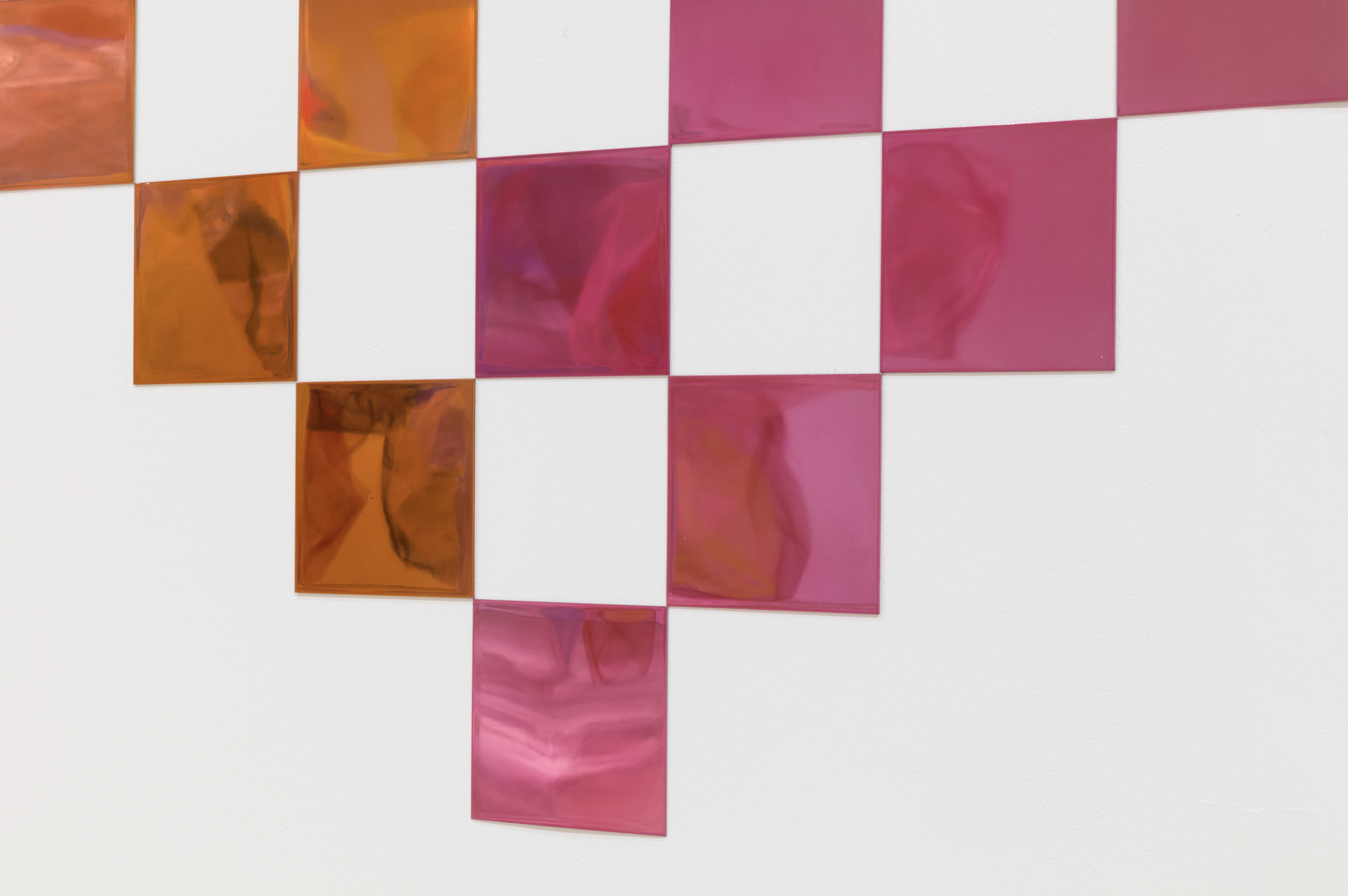 No.1086 Tiles L, 2021,
Paint on mirror finish stainless steel,
140 x 650 x 0.1 cm