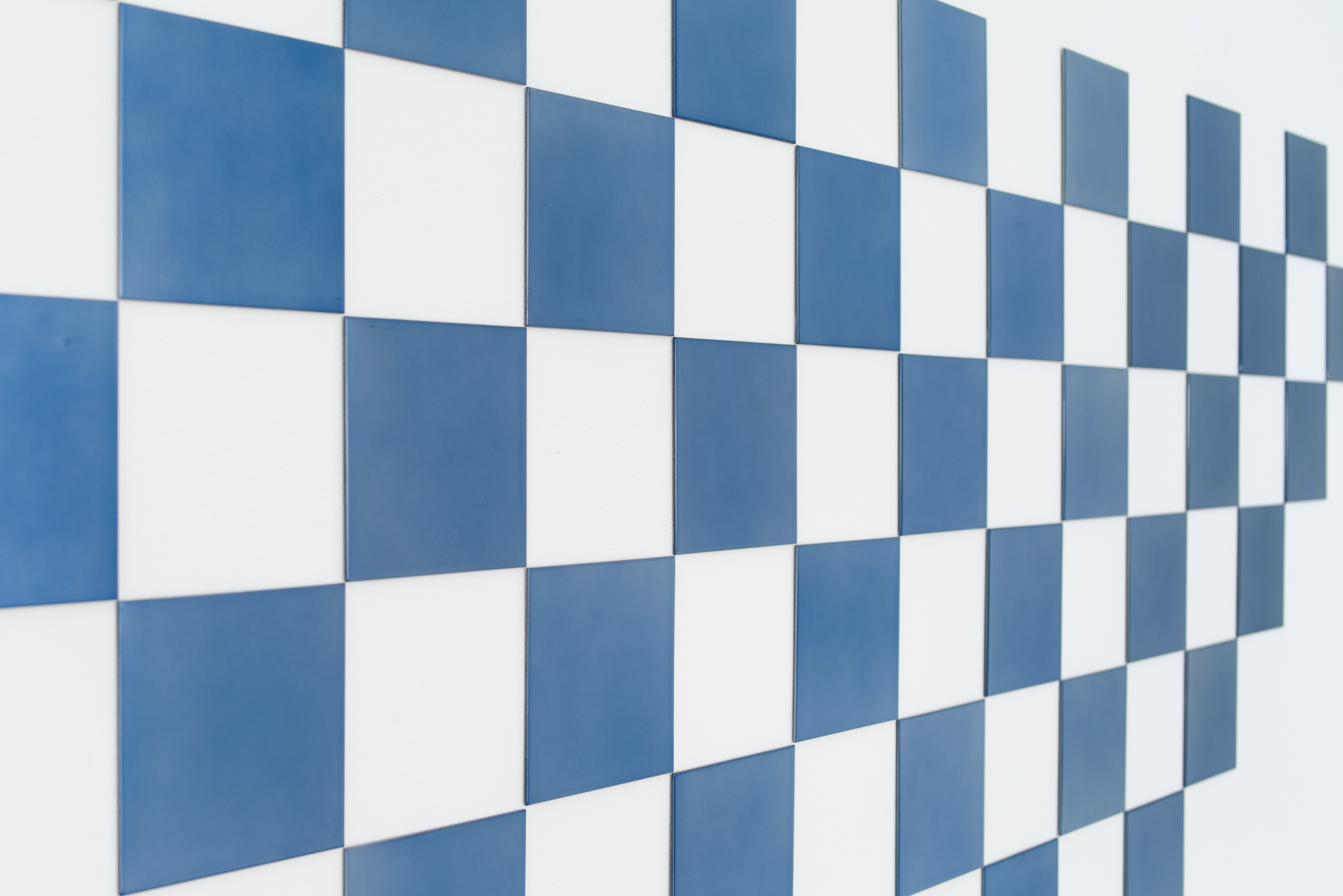 No.1107 Tiles, 2021,
Paint on mirror finish stainless steel,
170 x 350 x 0.1 cm
