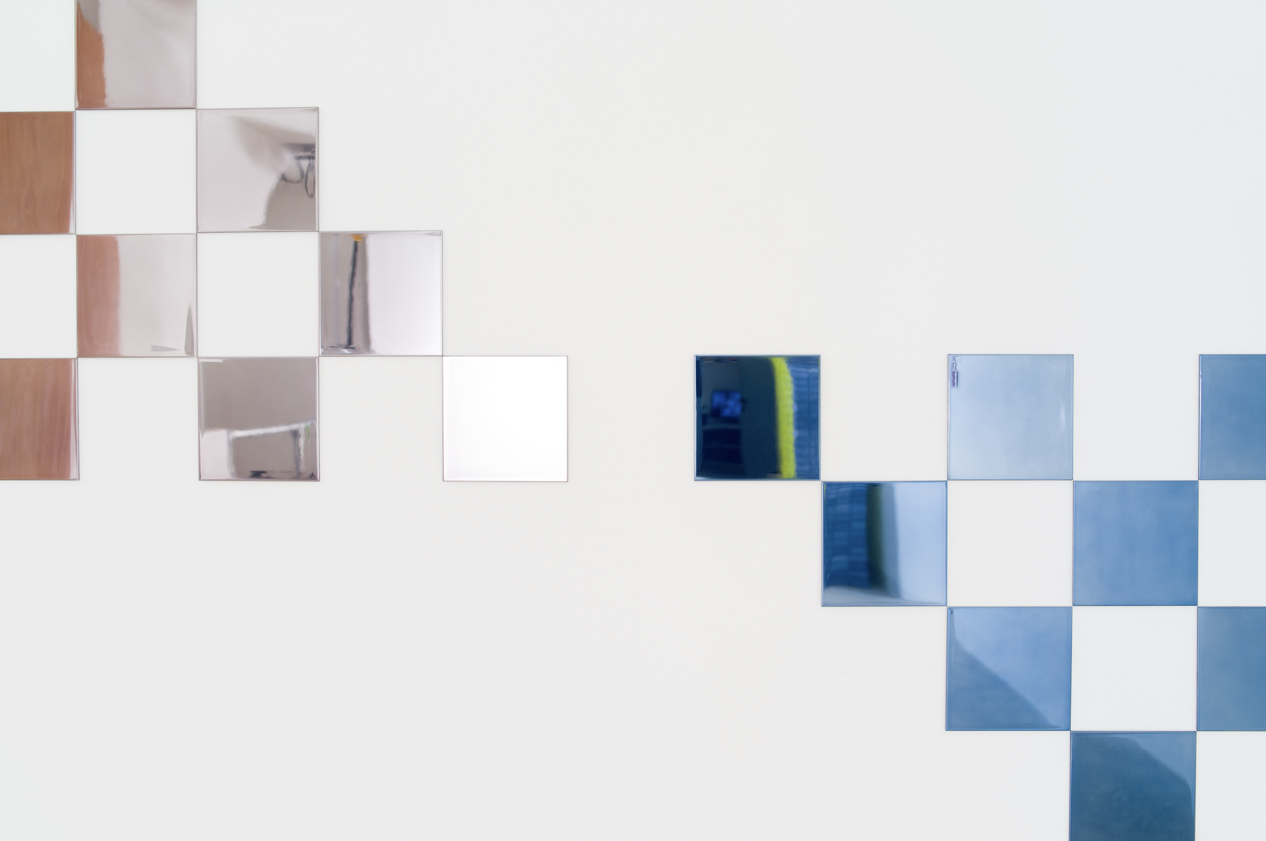 No.1107 Tiles, 2021,
Paint on mirror finish stainless steel,
170 x 350 x 0.1 cm