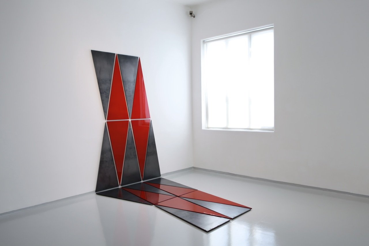 No. 278 L Triangles, 2011
Paint aluminium and raw mild steel
205 x 128 x 204 cm