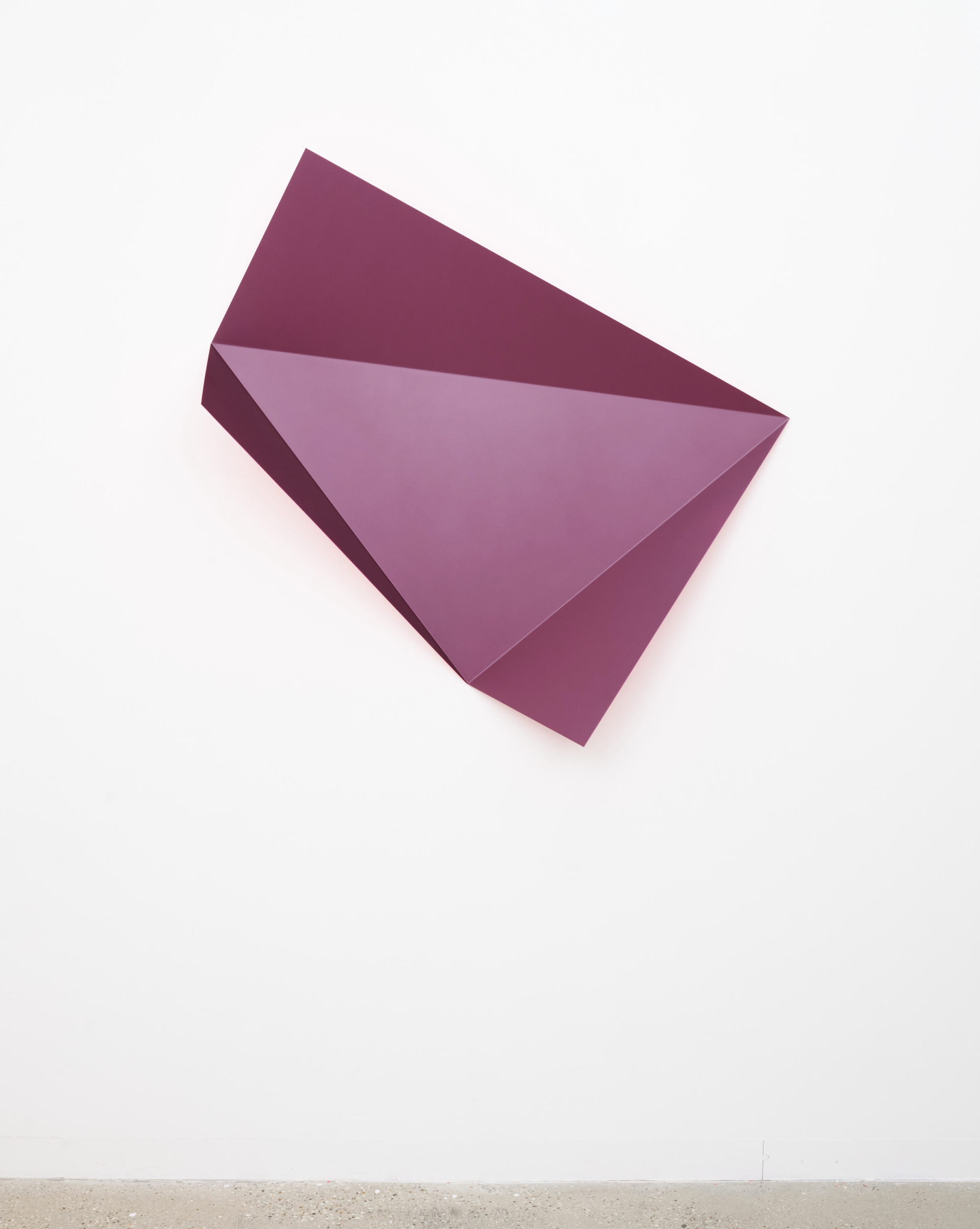 No.1644 L Fold , 2026, Paint on mirror finish stainless steel, 130 x 135 x 37cm
