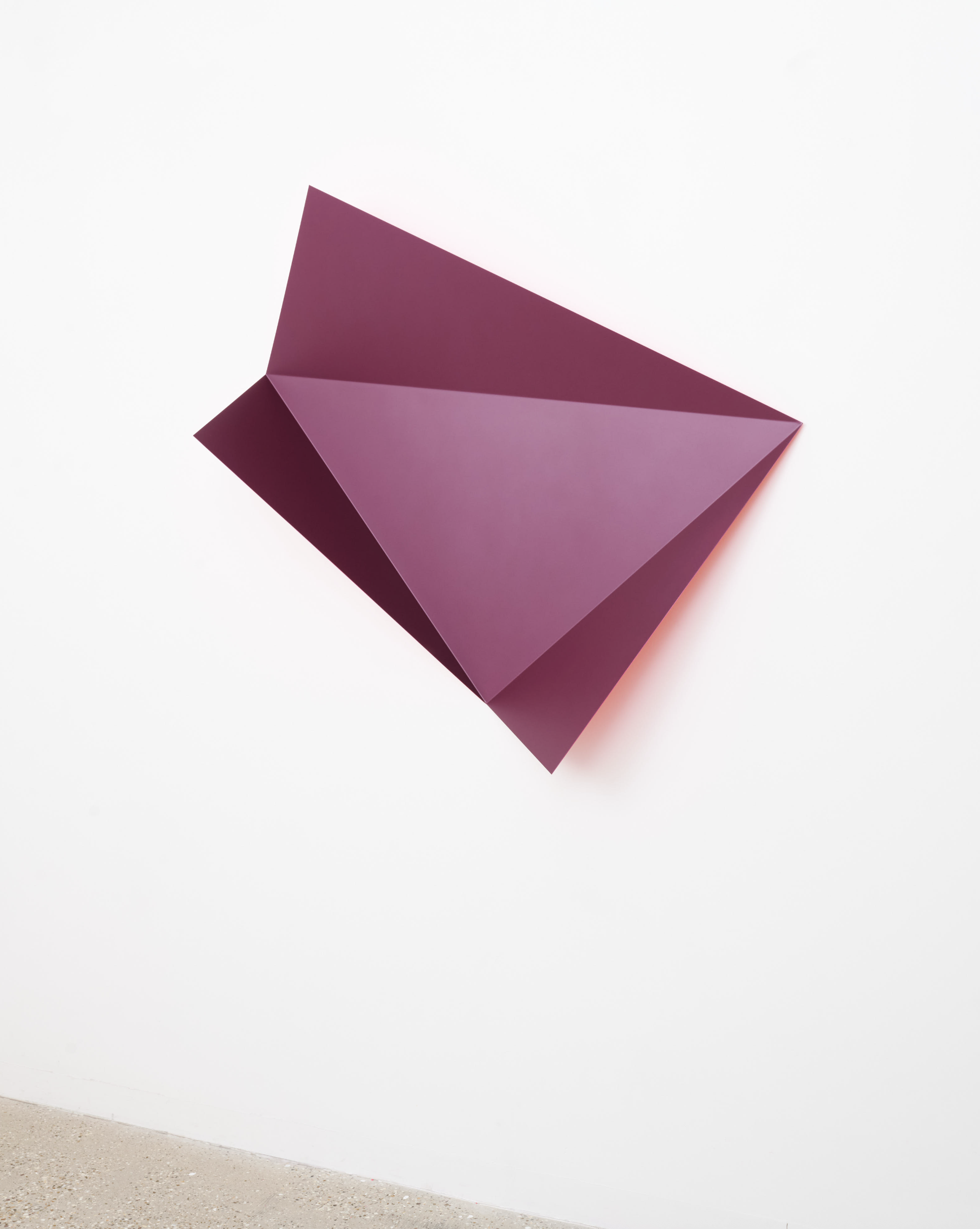No.1644 L Fold , 2026, Paint on mirror finish stainless steel, 130 x 135 x 37cm