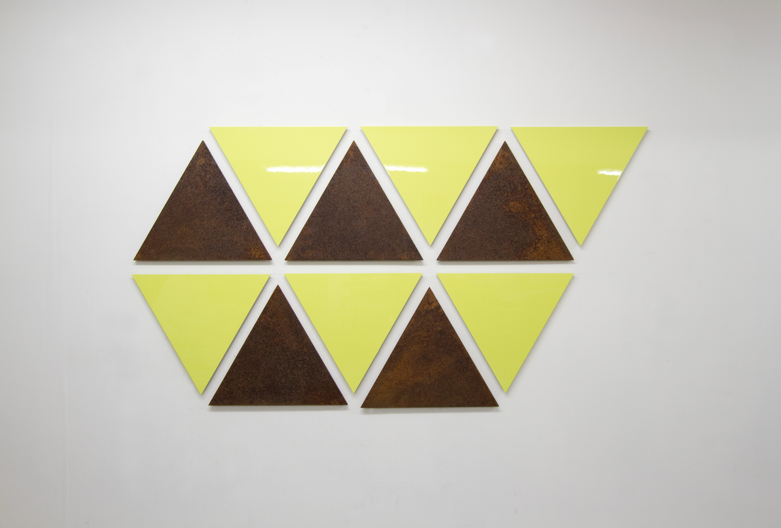 No. 280 Triangles, 2011
Painted aluminium and raw mild steel
88 x 185 x 2 cm