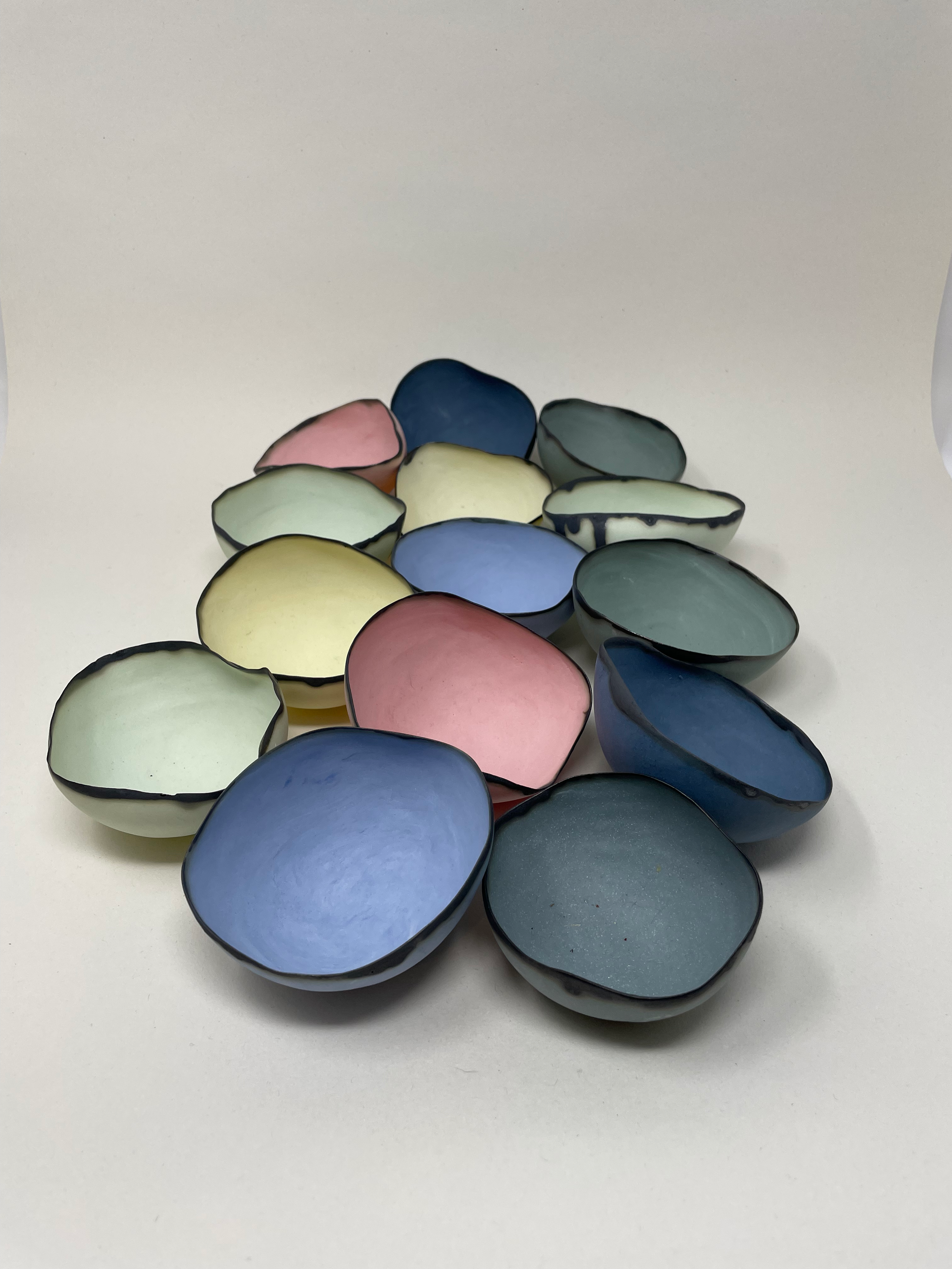 coloured porcelain bowls shells dishes.png