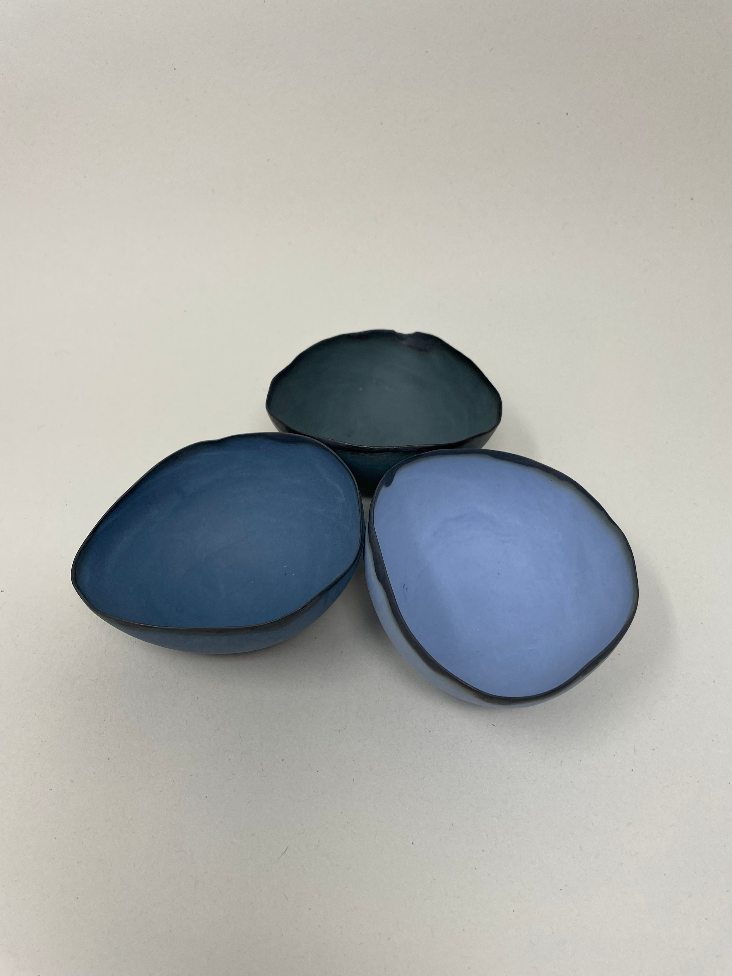 shades of blue coloured porcelain bowls shells dishes.png