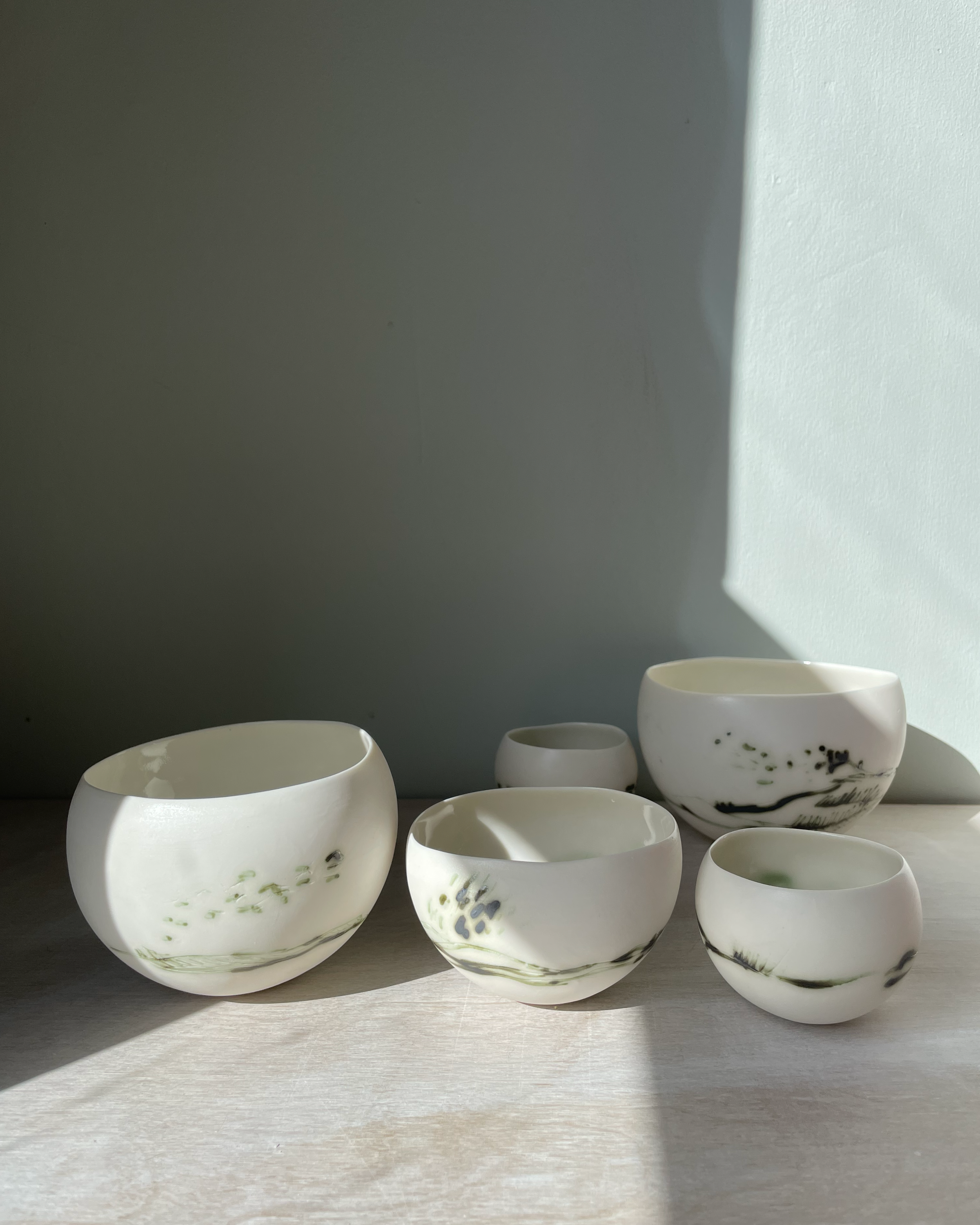 Landscape porcealin bowl 3 sizes.png