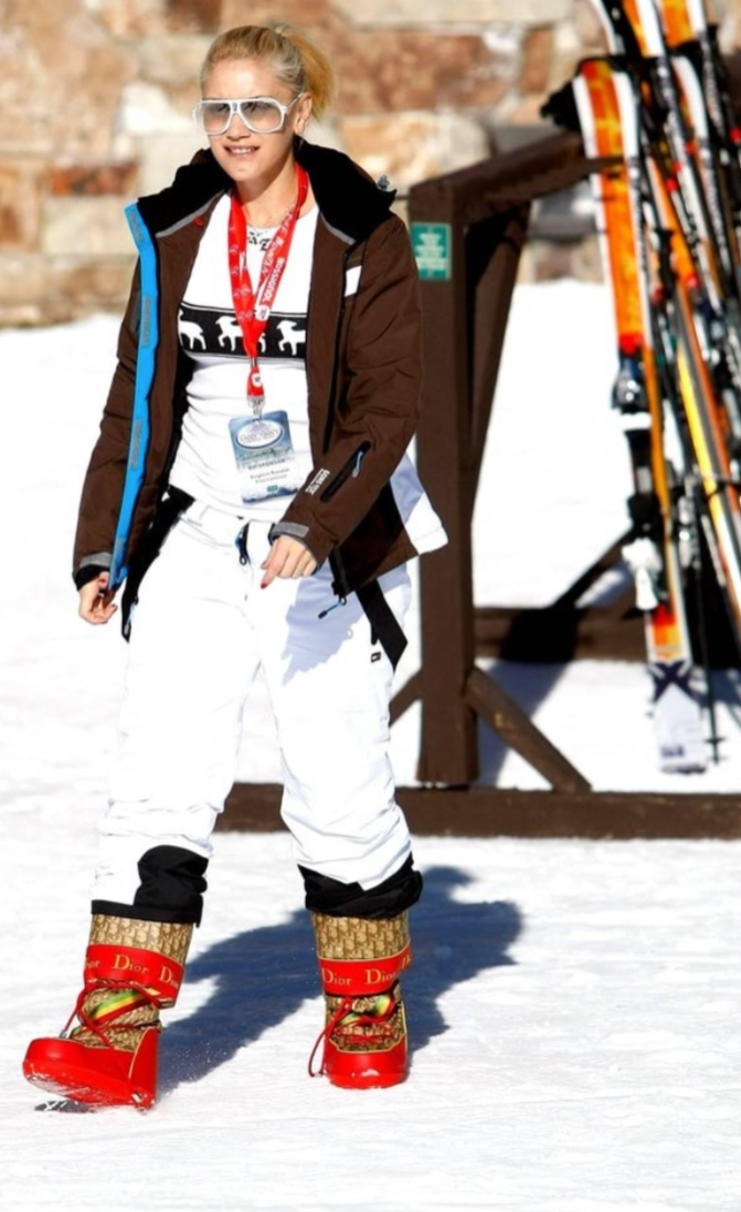 Gwen Stefani in Rasta Dior Moon Boots.png