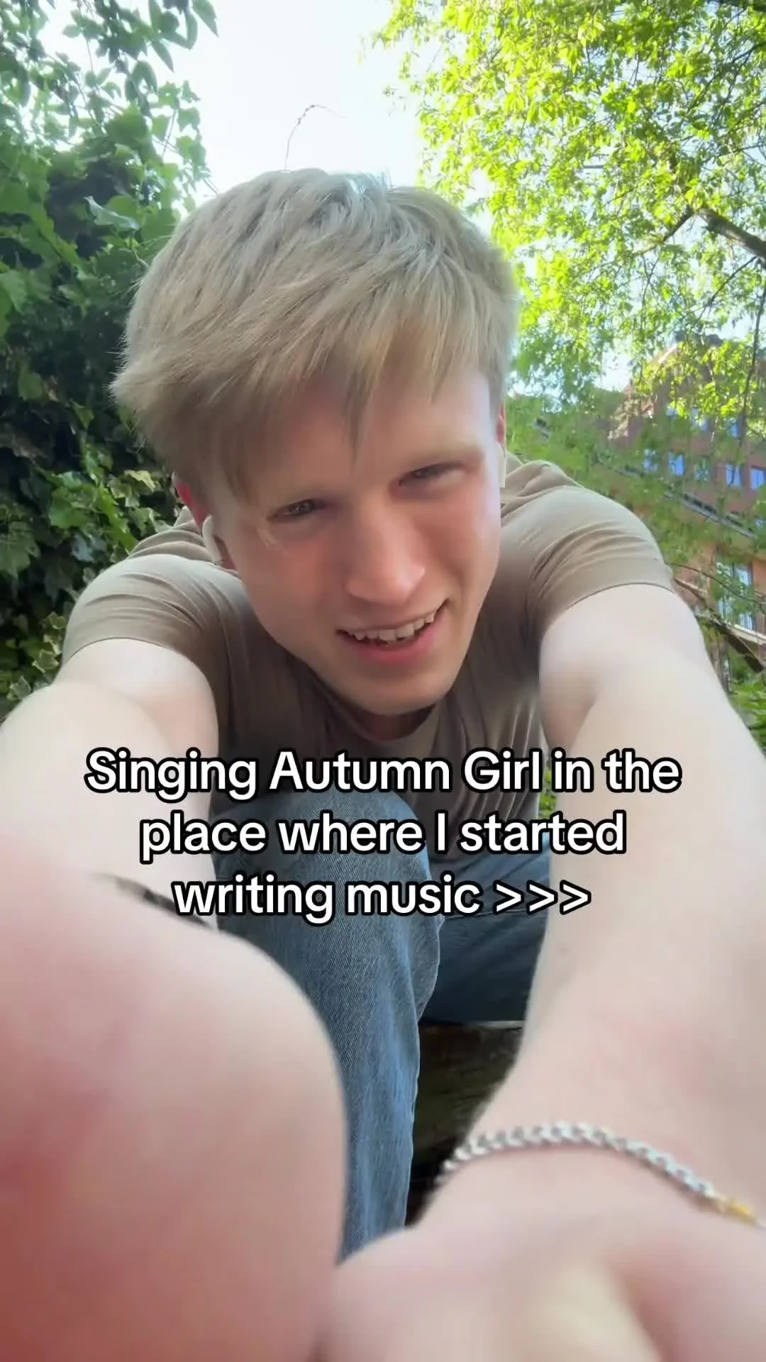 where it all started… 🥰
#music #musician #autumn #autumngirl #fyp #noahkahan #stickseason #pop #popmusic #bus #london #northcarolina #nc #virginia #spring #indie #independent #spotify #maisiepeters #taylorswift #tophouse #mtjoy #edsheeran #a