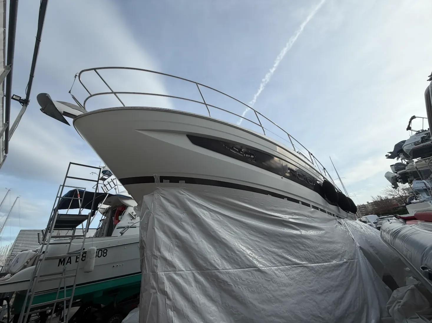 Aérogommage antifouling yacht Jeanneau Leader 40, port de la Pointe Rouge, Marseille 