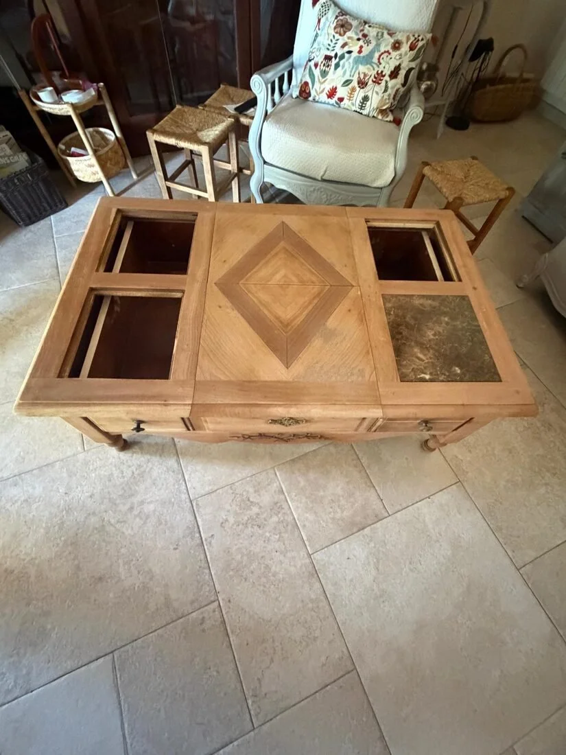 Plateau de la table basse vu de dessus après aérogommage