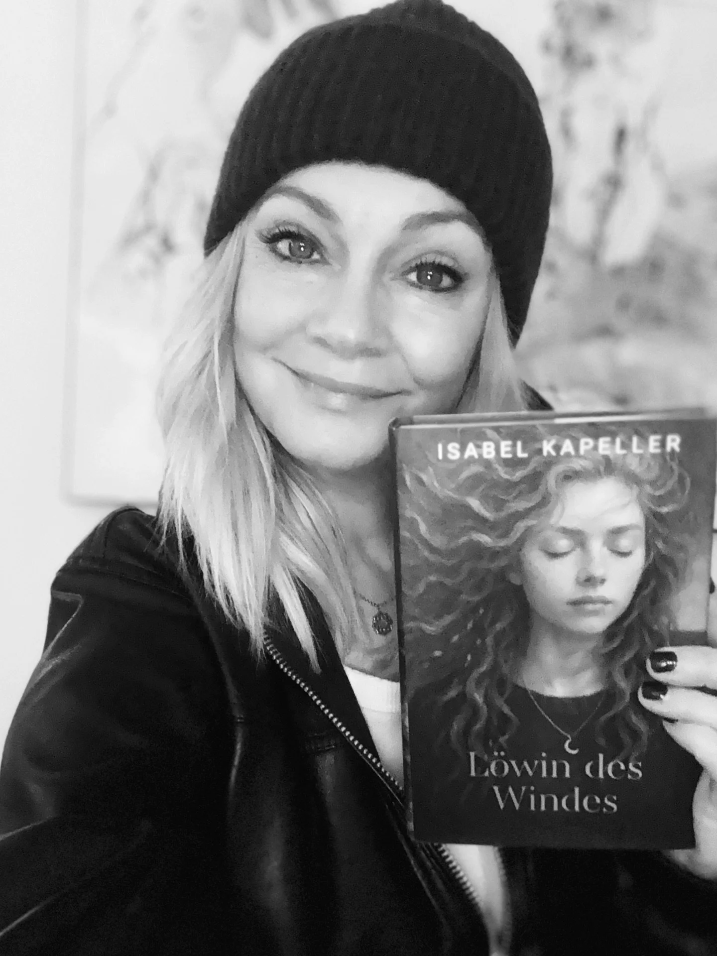 ⭐️ Da klopft Verena Wagner @mamirockt an meine T&uuml;r und stellt mir ihren Karma Adventskalender vor 🙌🏼 Jeden Tag wird ein Buch einer Schriftstellerin oder eines Schriftstellers aus der Region verlost. Was f&uuml;r eine sch&ouml;ne Idee! 🤩

Es f