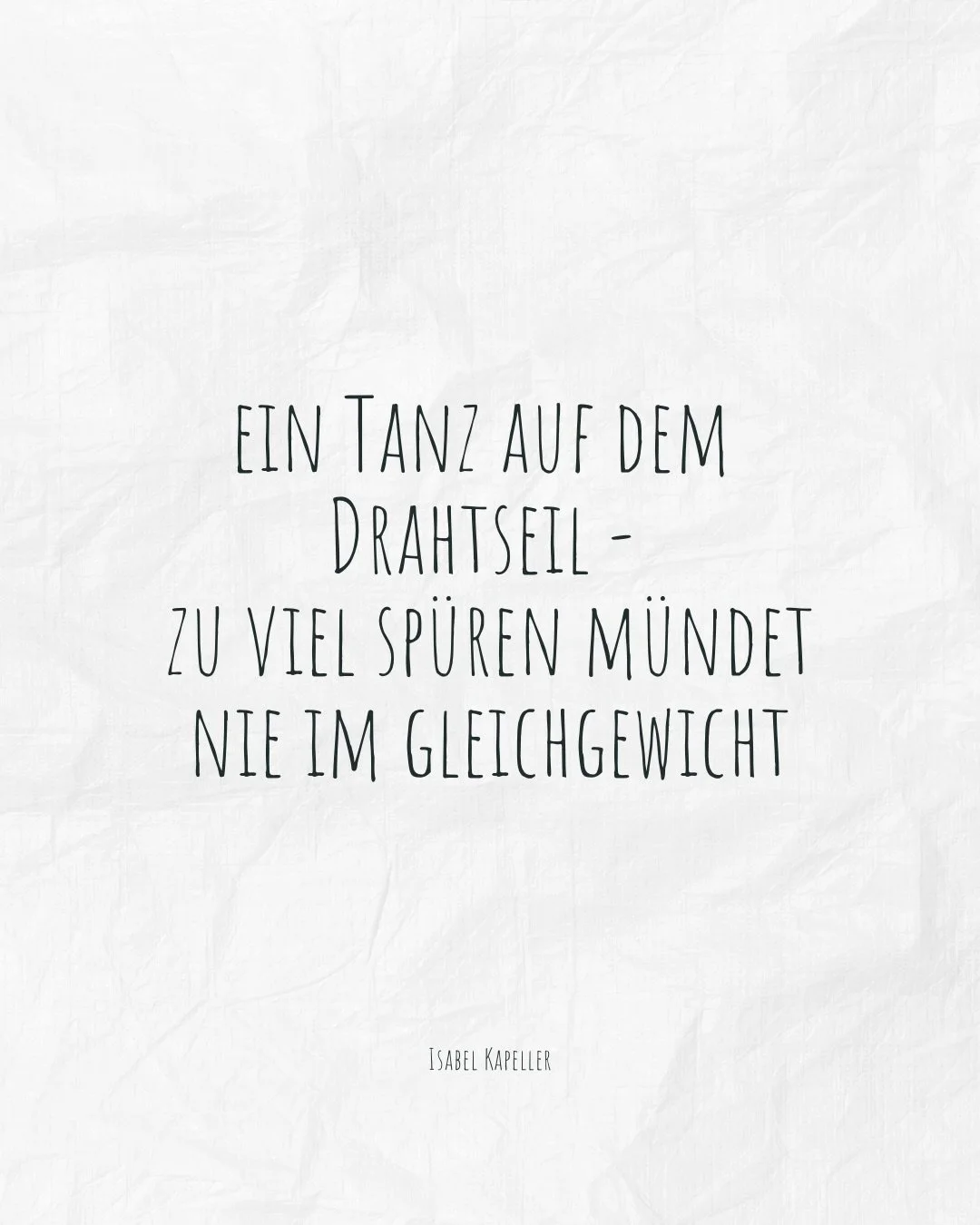 🌬️ Manchmal f&uuml;hlen wir &bdquo;zu viel&ldquo;, manchmal ist es eine Herausforderung, das innere Gleichgewicht zu sp&uuml;ren &hellip; und doch m&ouml;chten wir nicht anders sein &hellip; 

Wer kennt es? 

Abseits des Glanzes trifft man auf sehr 