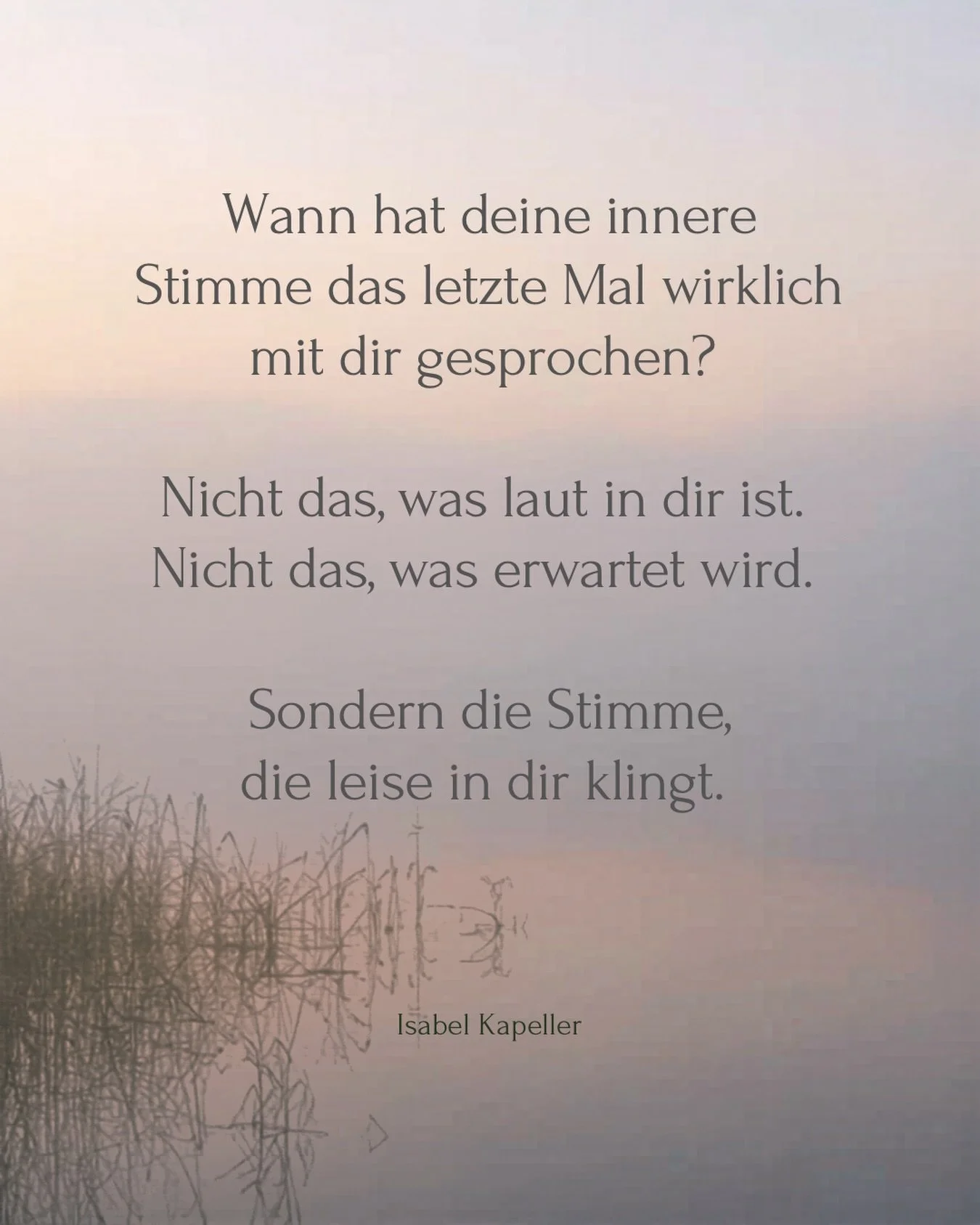 Wann hat deine innere Stimme das letzte Mal wirklich mit dir gesprochen? 

Nicht das, was laut in dir ist. 
Nicht das, was erwartet wird. 

Sondern die Stimme,
die leise in dir klingt. 

✍️ Viel, von dem was ich schreibe, beginnt genau dort &hellip; 