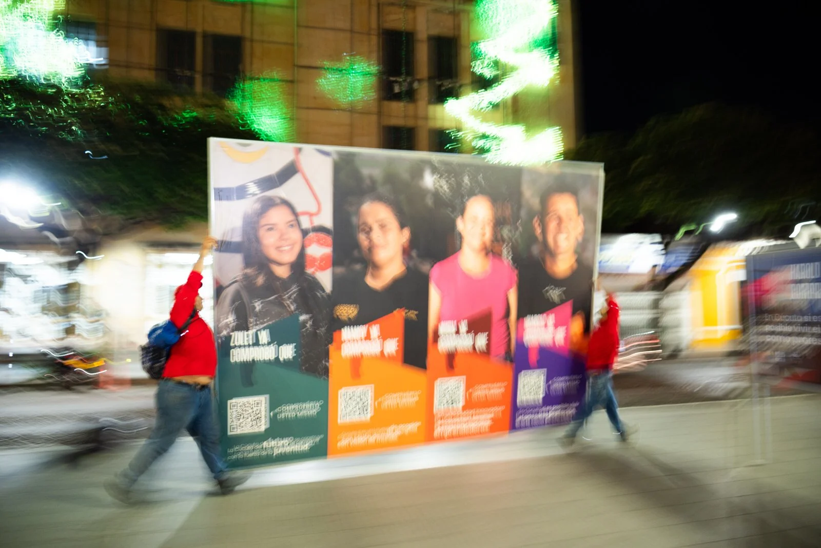 COLOMBIA 2023. Public accountability exhibition of the Cúcuta municipal administration.

21 December 2023. Cúcuta, Norte de Santander, Colombia. Production workers set up large-format display panels for a moving public information campaign on the out