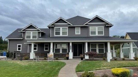 βοΈ Who's happy the sunshine is finally here?! We sure are! π
Bennett Brothers Painting is fully booked this week, and we can't wait to show you all the stunning before-and-afters we're working on!
From refreshing classic Portland homes to giving