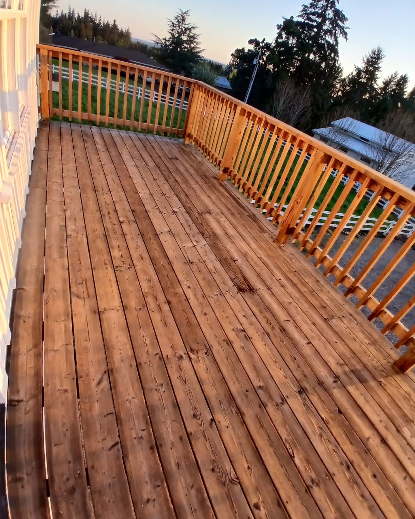 βοΈ Doesn't that summer Oregon sunshine feel just right? π
It might just be a tease for now, but we're soaking it up—and so is this freshly stained deck we just wrapped up!
Imagine spending your summer mornings with coffee in hand, or your ev